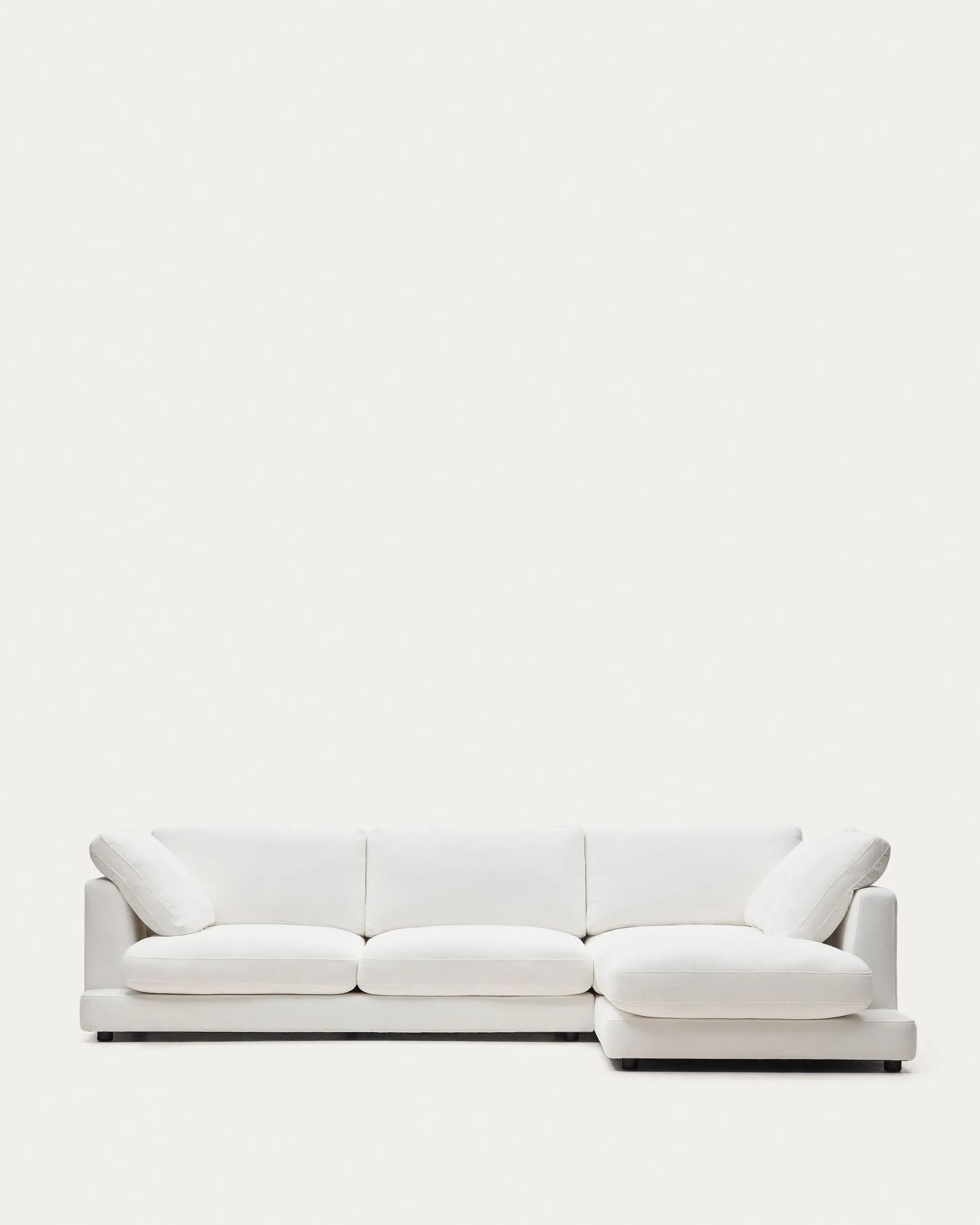 Elegantes, weißes 4-Sitzer-Sofa mit Chaiselongue, 300 cm, antibakteriell, pflegeleicht, modernes Design.