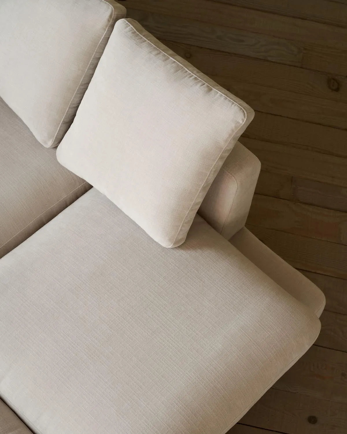 Gala 4-Sitzer-Sofa von Kave Home: Stilvolles Design in Beige, 300 cm.