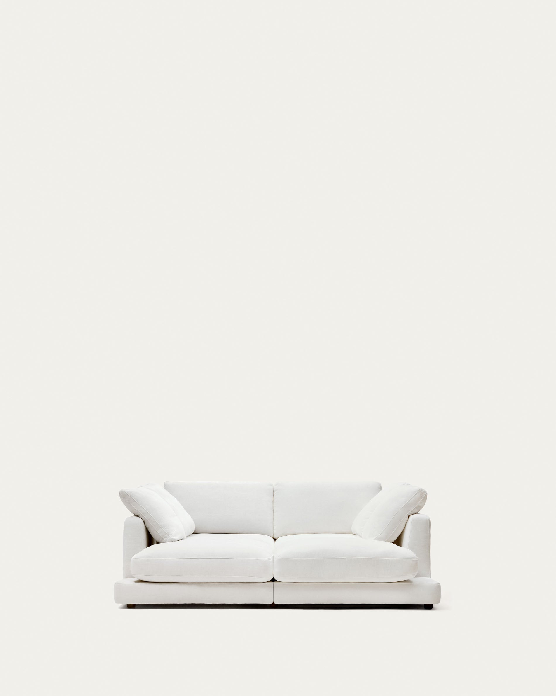 Gala 3-Sitzer Sofa mit doppelter Chaiselongue weiss 210 cm in Weiß präsentiert im Onlineshop von KAQTU Design AG. 3er Sofa ist von Kave Home