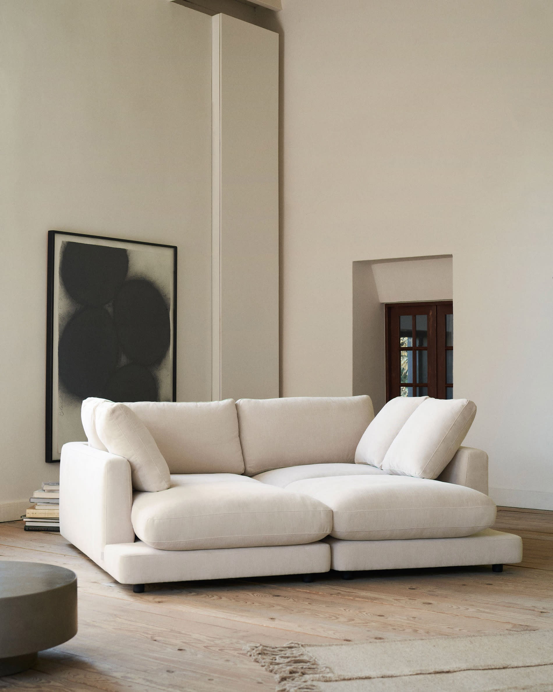 Gala 3-Sitzer Sofa mit doppelter Chaiselongue beige 210 cm in Beige präsentiert im Onlineshop von KAQTU Design AG. 3er Sofa ist von Kave Home