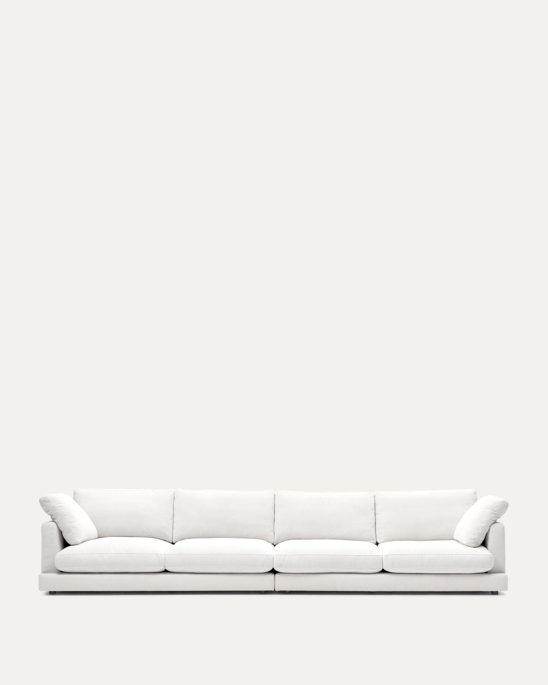 Gala 6-Sitzer-Sofa weiss 390 cm in Weiß präsentiert im Onlineshop von KAQTU Design AG. 5er Sofa ist von Kave Home