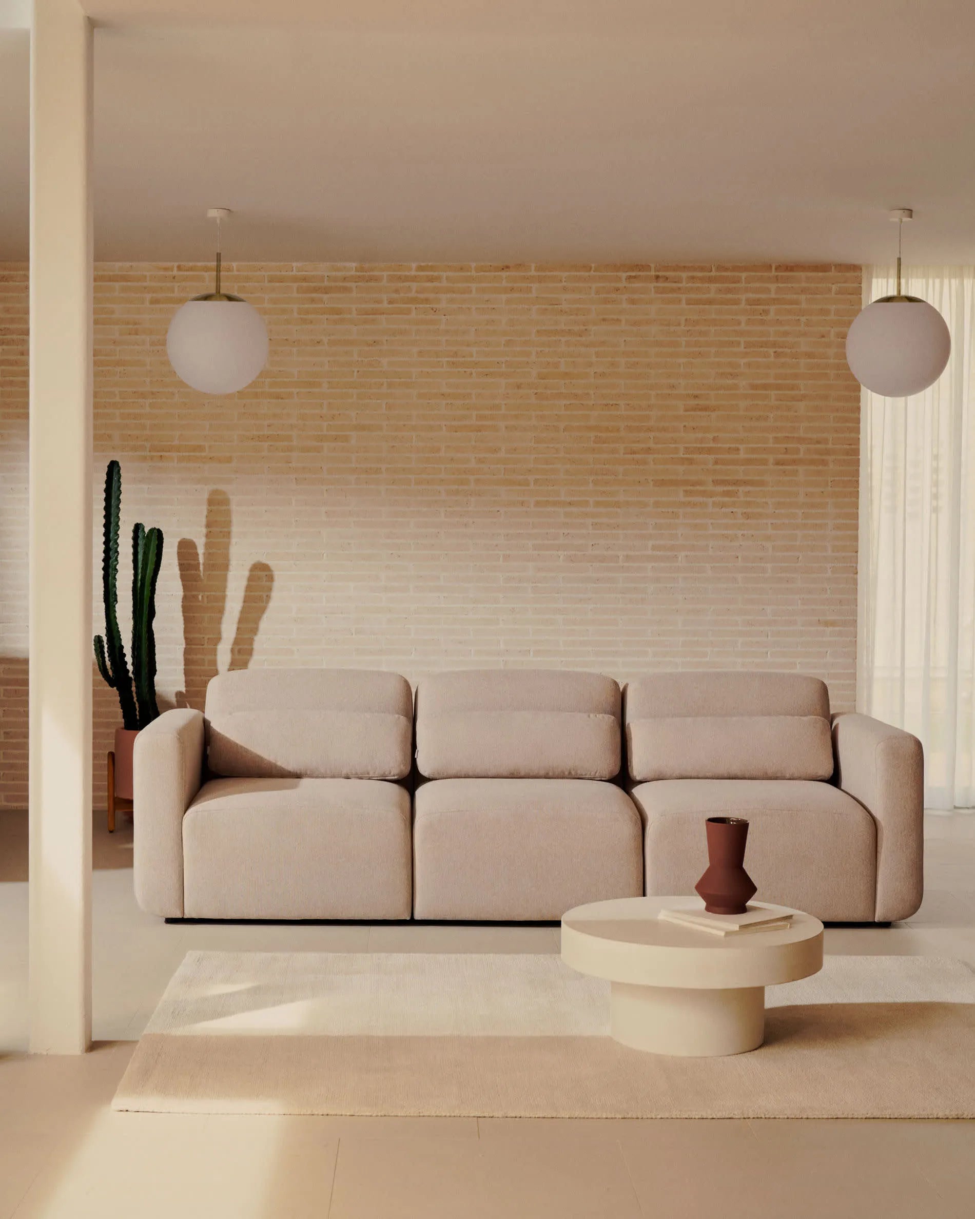 Elegantes, modulares 3-Sitzer-Sofa in Beige, 263 cm breit, aus nachhaltigen Materialien, flexibel kombinierbar.