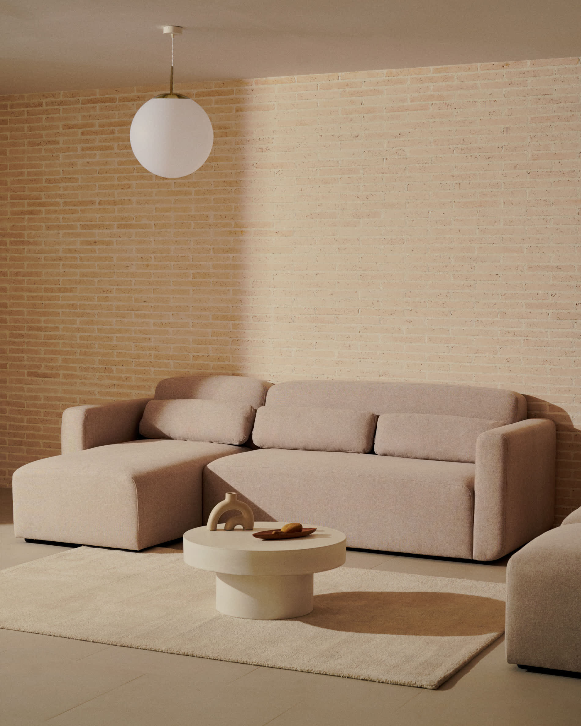 Neom modulares 3-Sitzer-Sofa Chaiselongue rechts/links Beige 263 cm FSC Mix Credit in Beige präsentiert im Onlineshop von KAQTU Design AG. 3er Sofa ist von Kave Home