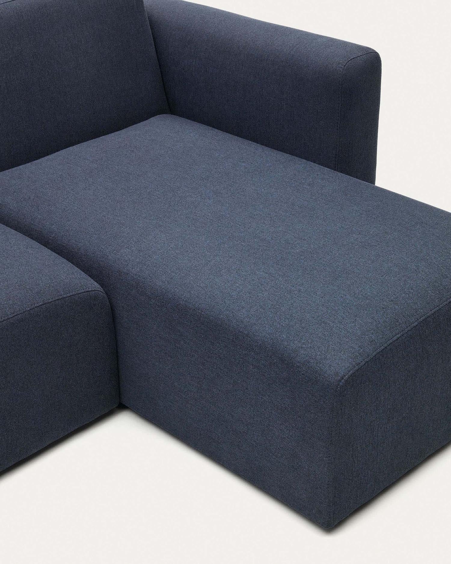 Neom modulares 3-Sitzer-Sofa Chaiselongue rechts/links Blau 263 cm FSC Mix Credit in Blau präsentiert im Onlineshop von KAQTU Design AG. 3er Sofa ist von Kave Home