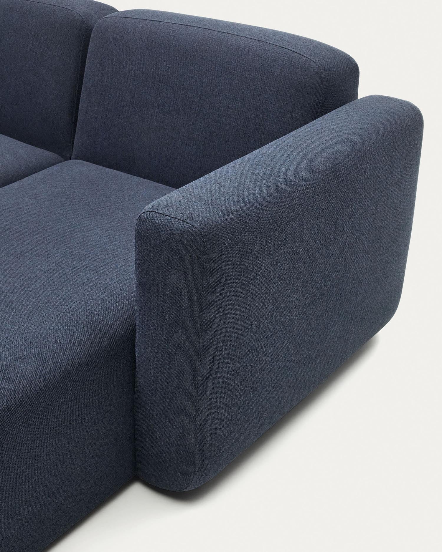 Neom modulares 3-Sitzer-Sofa Chaiselongue rechts/links Blau 263 cm FSC Mix Credit in Blau präsentiert im Onlineshop von KAQTU Design AG. 3er Sofa ist von Kave Home