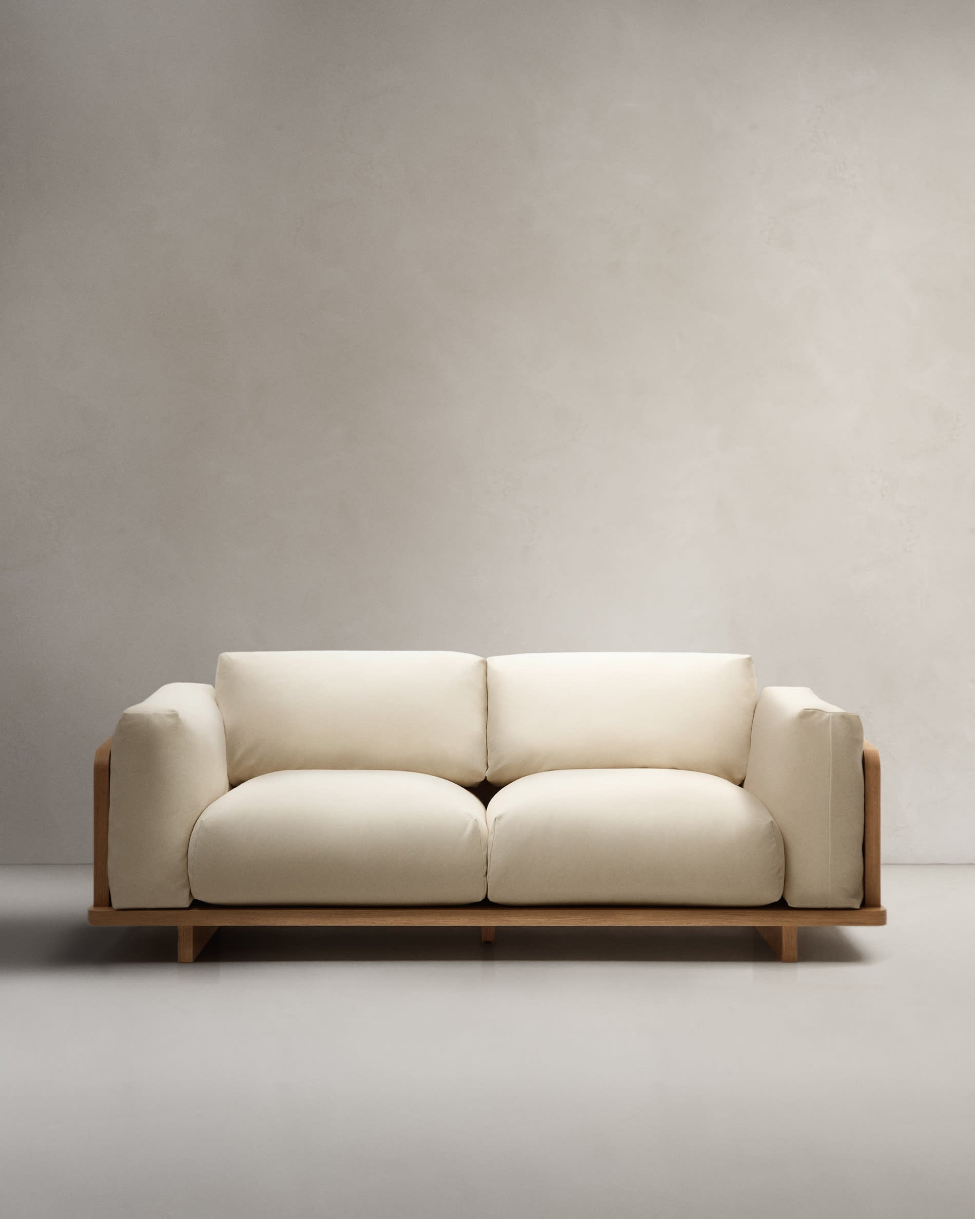 Oaq 3-Sitzer-Sofa beige 225 cm FSC Mix Credit in Beige präsentiert im Onlineshop von KAQTU Design AG. 3er Sofa ist von Kave Home