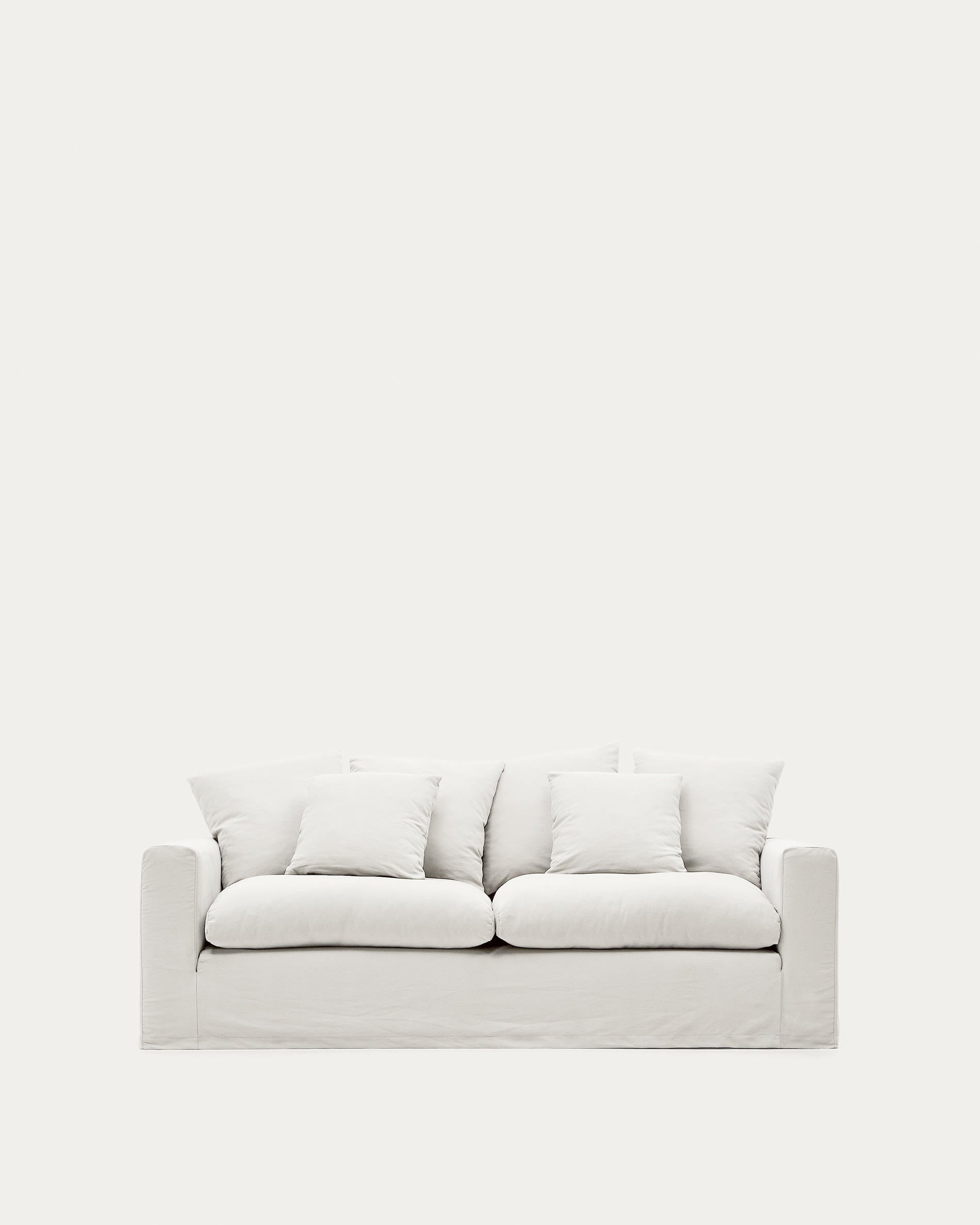 Nora 3 Sitzer Sofa mit abziehbaren Kissenbezügen aus Leinen und Baumwolle naturfarben 240 cm in Ecru präsentiert im Onlineshop von KAQTU Design AG. 3er Sofa ist von Kave Home