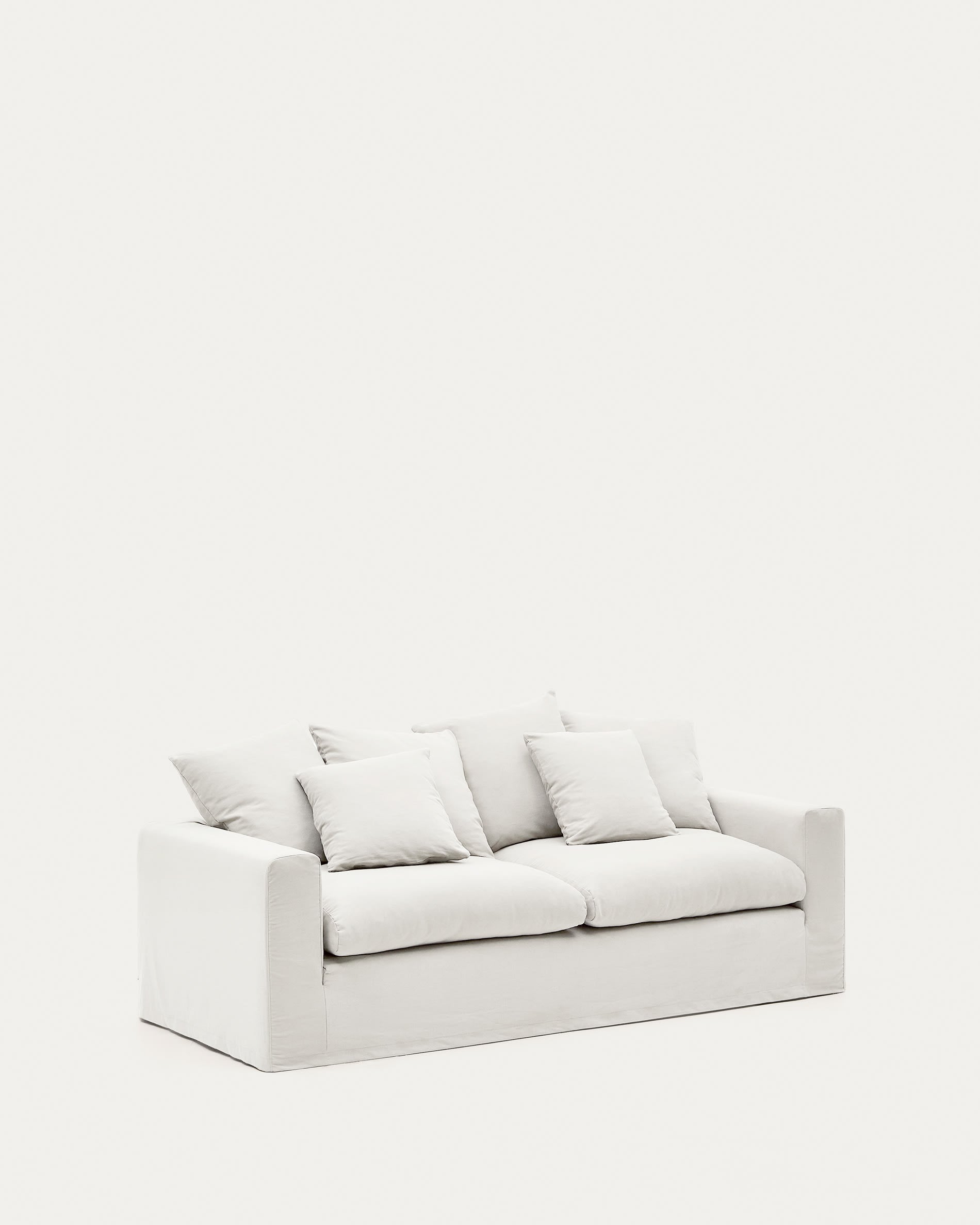 Nora 3 Sitzer Sofa mit abziehbaren Kissenbezügen aus Leinen und Baumwolle naturfarben 240 cm in Ecru präsentiert im Onlineshop von KAQTU Design AG. 3er Sofa ist von Kave Home