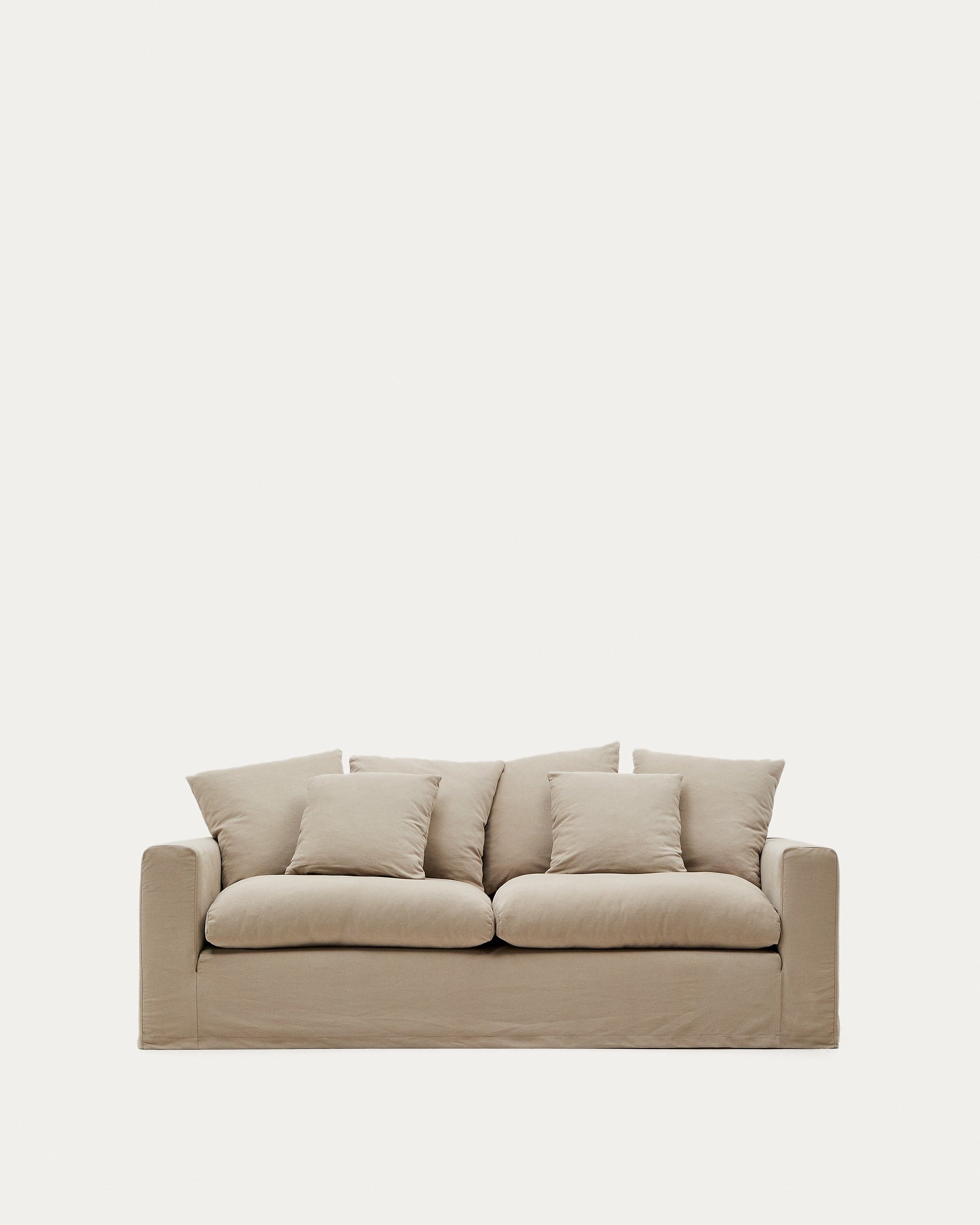 Nora 3 Sitzer Sofa mit abziehbaren Kissenbezügen aus Leinen und Baumwolle taupe 240 cm in Beige präsentiert im Onlineshop von KAQTU Design AG. 3er Sofa ist von Kave Home