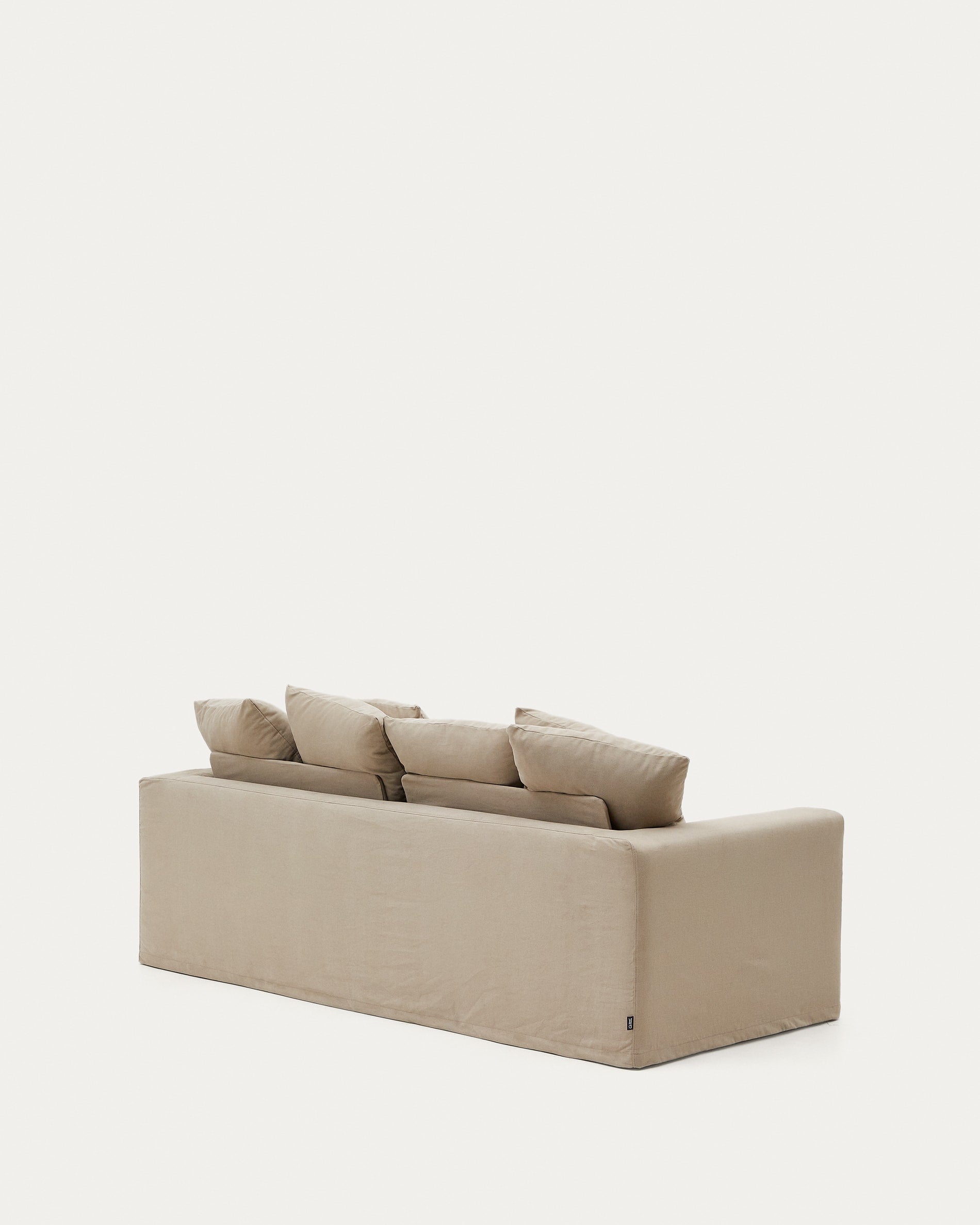 Nora 3 Sitzer Sofa mit abziehbaren Kissenbezügen aus Leinen und Baumwolle taupe 240 cm in Beige präsentiert im Onlineshop von KAQTU Design AG. 3er Sofa ist von Kave Home