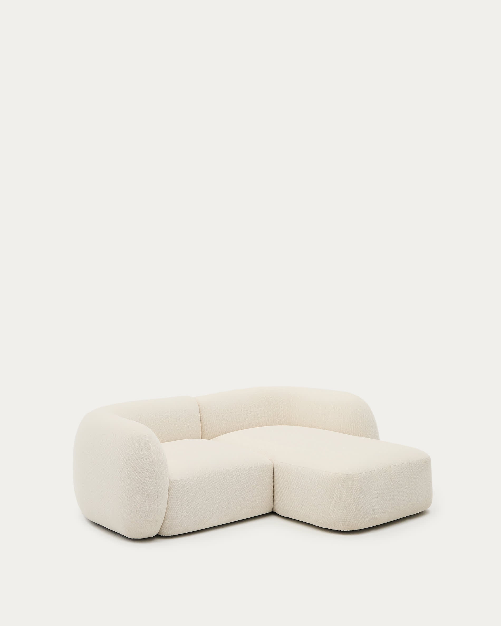 Martina modulares 2-Sitzer-Sofa in Chenille mit Chaiselongue rechts Farbe Ecru 230 cm in Ecru präsentiert im Onlineshop von KAQTU Design AG. 2er Sofa ist von Kave Home