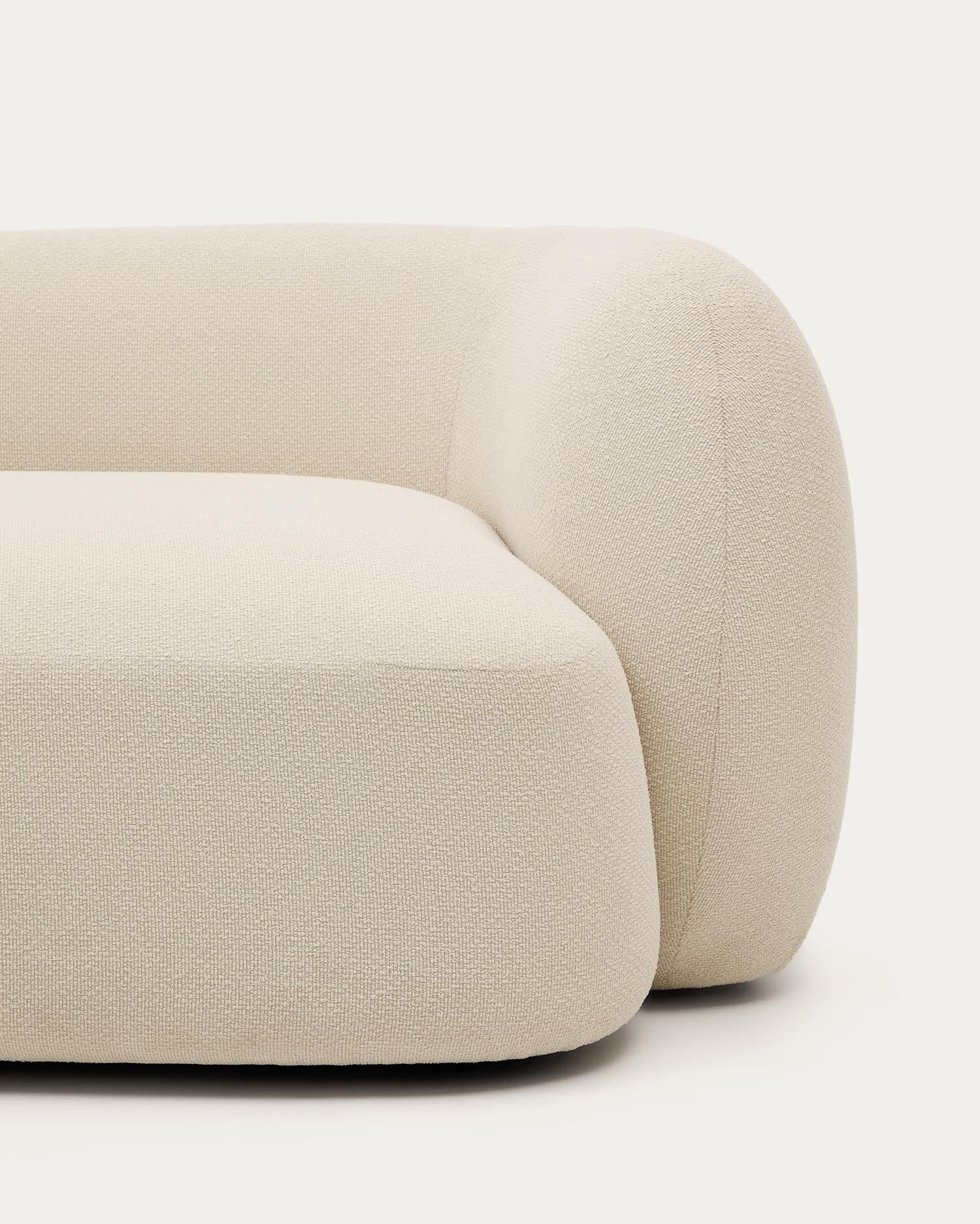 Martina modulares 2-Sitzer-Sofa in Chenille mit Chaiselongue links Farbe Ecru 230 cm in Ecru präsentiert im Onlineshop von KAQTU Design AG. 2er Sofa ist von Kave Home