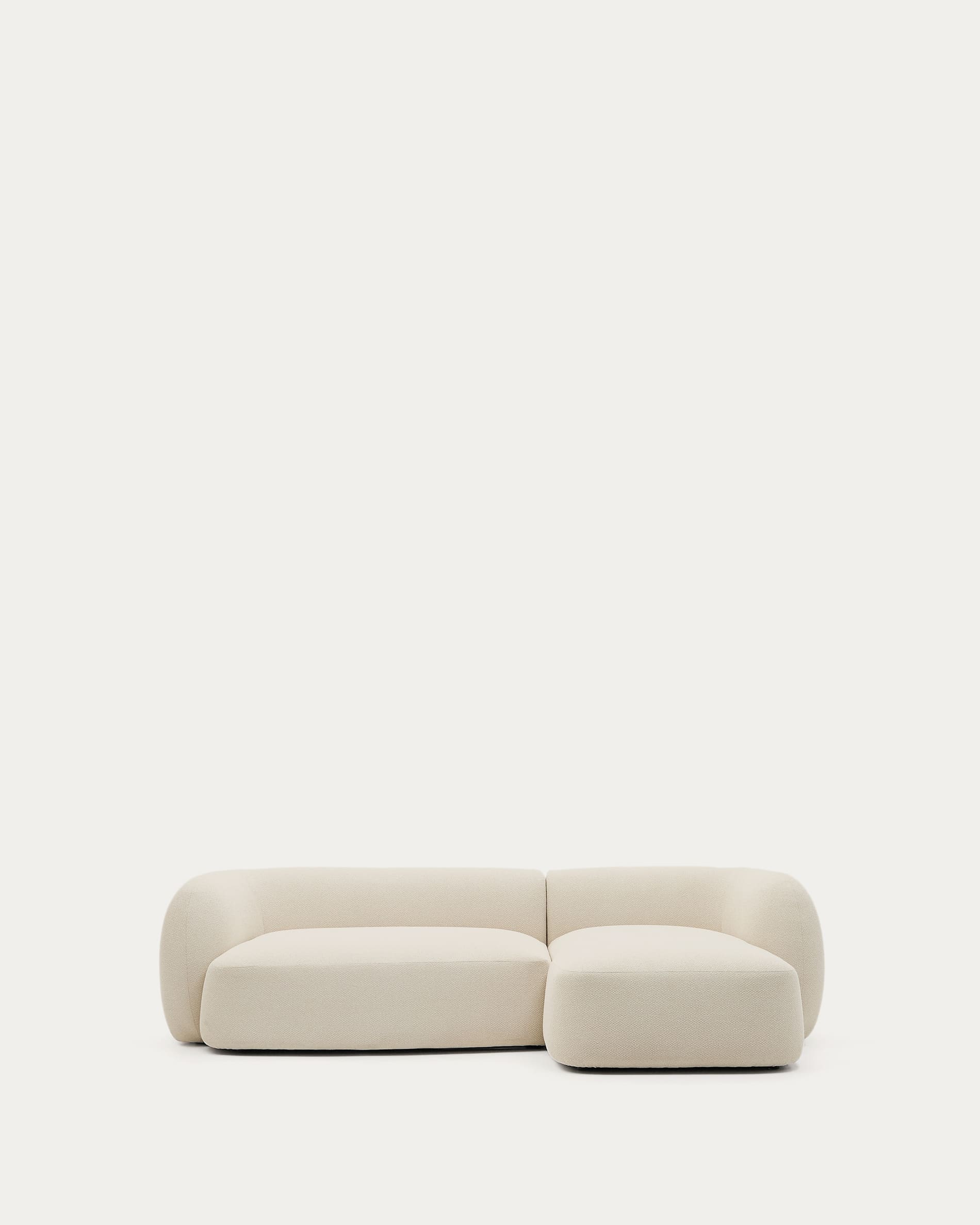 Martina modulares 3-Sitzer-Sofa in Chenille mit Chaiselongue rechts Farbe Ecru 287 cm in Ecru präsentiert im Onlineshop von KAQTU Design AG. 3er Sofa ist von Kave Home