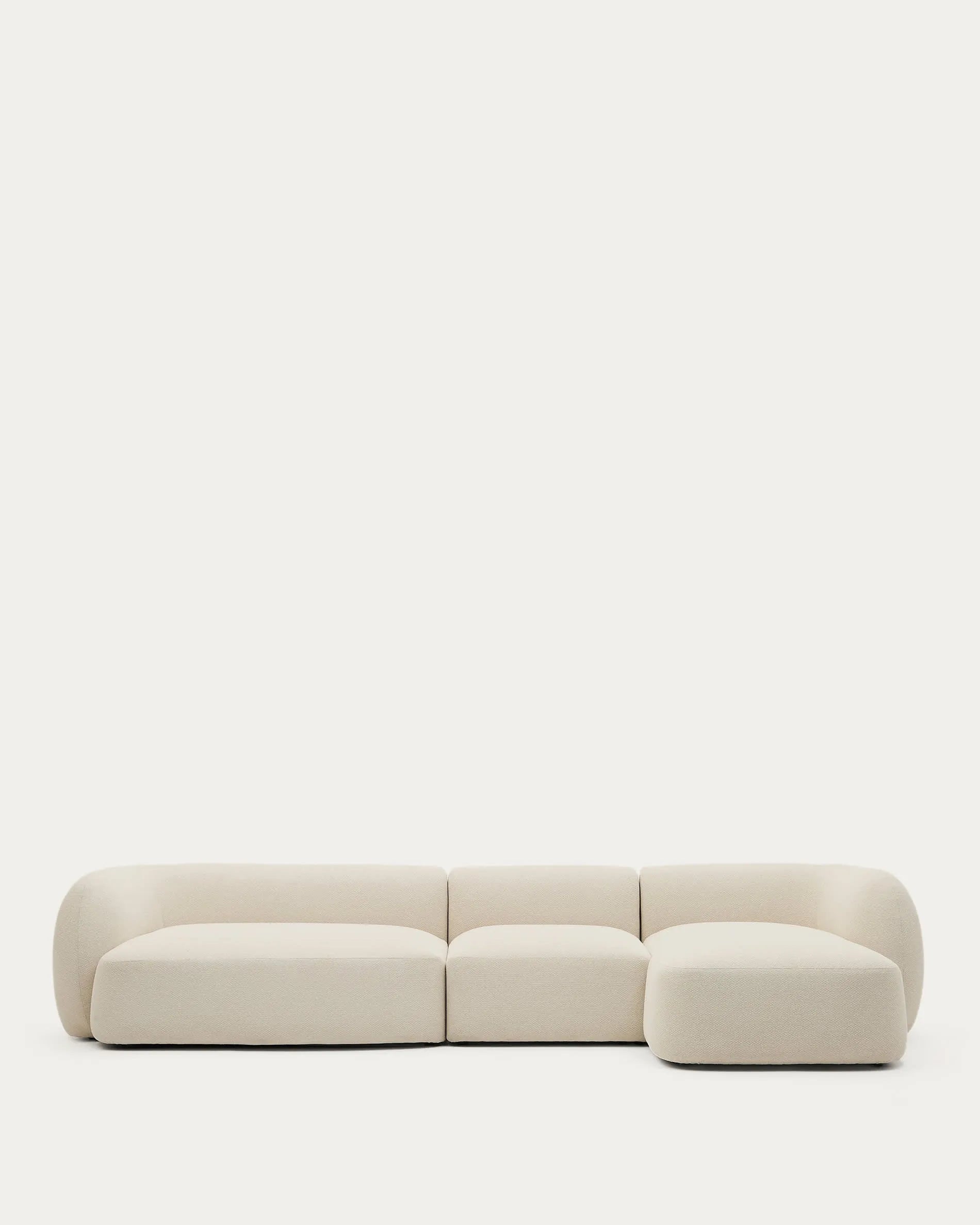 3D-Modell: Martina 4-Sitzer-Sofa, Chenille, Ecru, 377 cm, Chaiselongue rechts, zeitloses Design, AR-fähig.