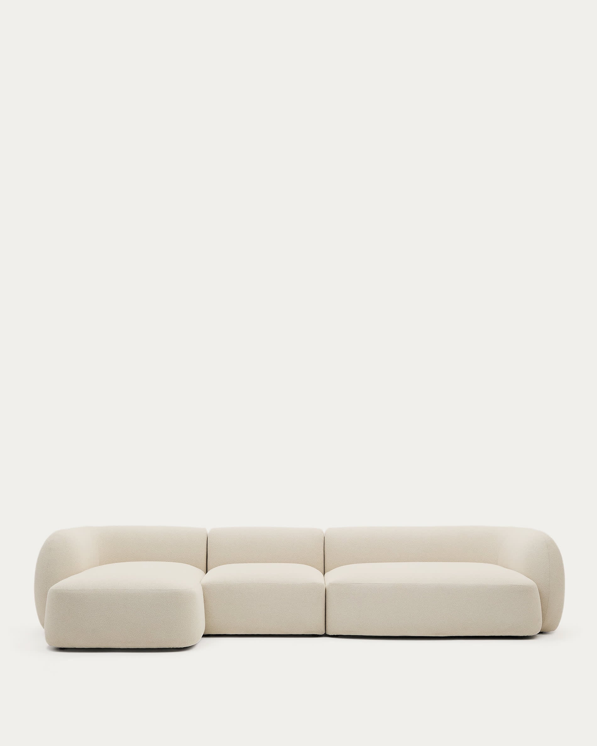 Martina modulares 4-Sitzer-Sofa in Chenille mit Chaiselongue links in Ecru 377 cm in Ecru präsentiert im Onlineshop von KAQTU Design AG. 4er Sofa ist von Kave Home