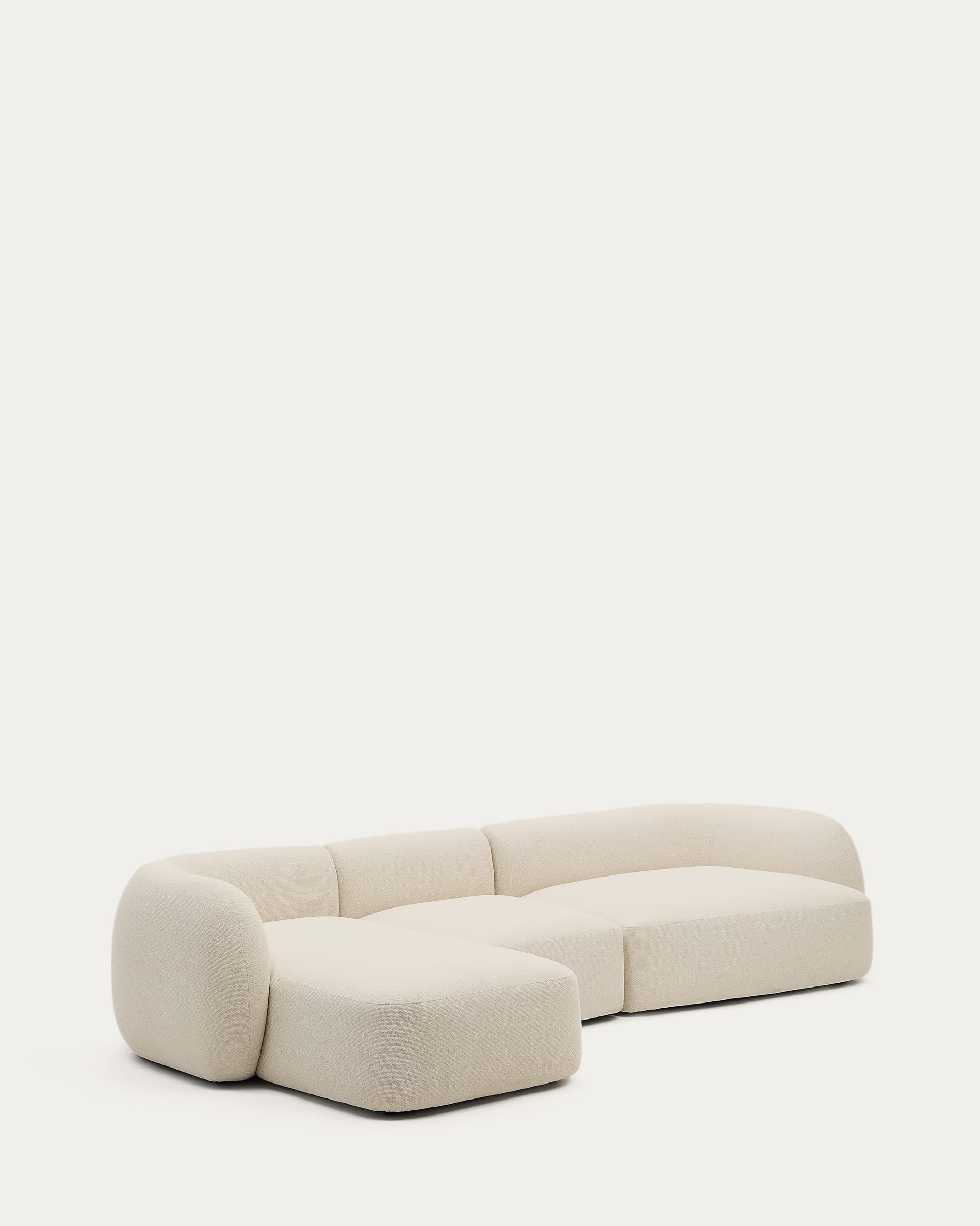 Martina modulares 4-Sitzer-Sofa in Chenille mit Chaiselongue links in Ecru 377 cm in Ecru präsentiert im Onlineshop von KAQTU Design AG. 4er Sofa ist von Kave Home