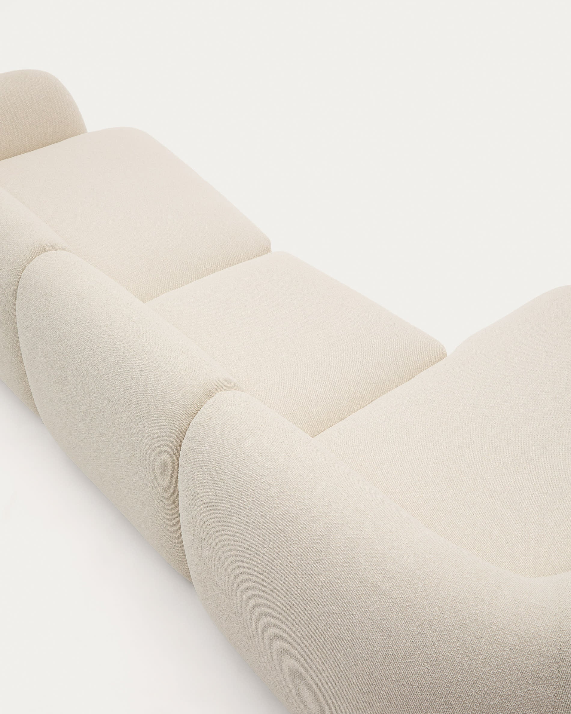 Martina modulares 4-Sitzer-Sofa in Chenille mit Chaiselongue links in Ecru 377 cm in Ecru präsentiert im Onlineshop von KAQTU Design AG. 4er Sofa ist von Kave Home