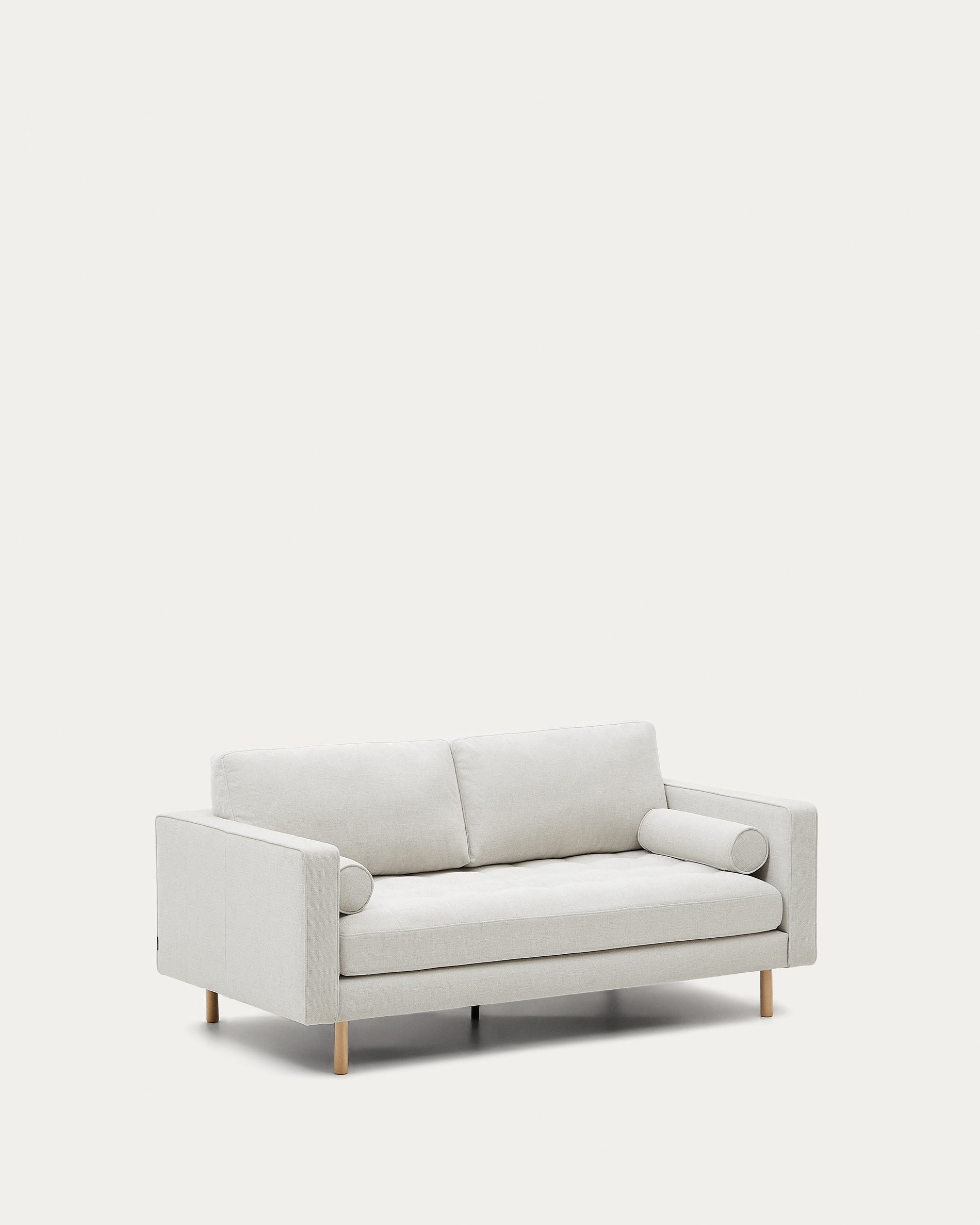 Debra 2-Sitzer-Sofa mit Bezug in perlfarbener Chenille Beine Finish natur 182 cm in Grau präsentiert im Onlineshop von KAQTU Design AG. 2er Sofa ist von Kave Home