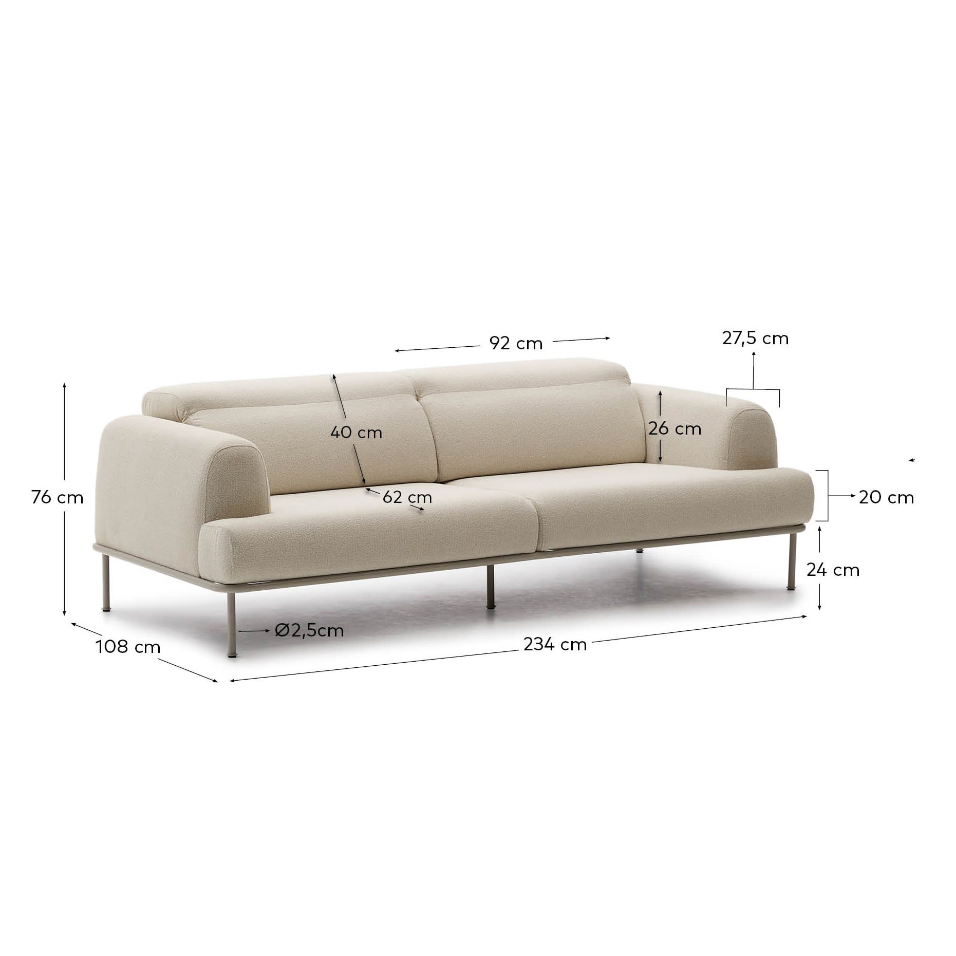 Sofa Aurum 3-Sitzer ecru mit verstellbarer Kopfstütze und mattbeigem Metallgestell 234 cm FSC Mix Credit in Ecru präsentiert im Onlineshop von KAQTU Design AG. 3er Sofa ist von Kave Home