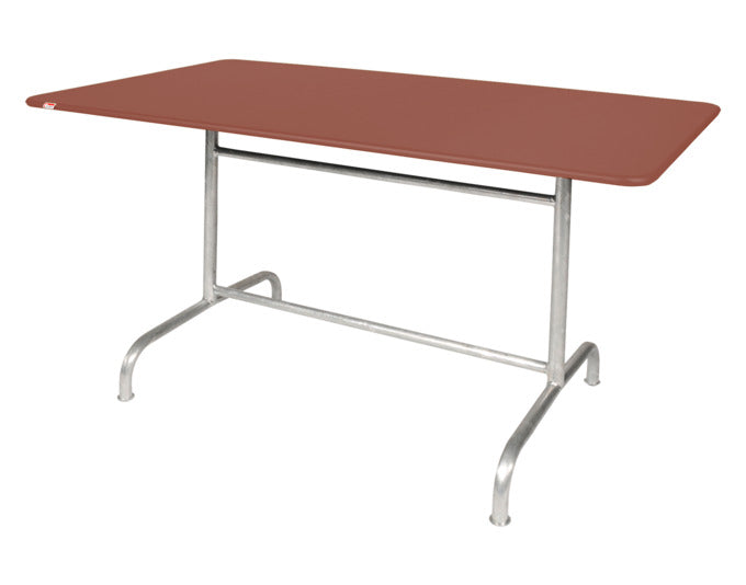 Tisch Rigi 140 x 80 in Pastellterracotta / Feuerverzinkt präsentiert im Onlineshop von KAQTU Design AG. Gartentisch ist von Schaffner