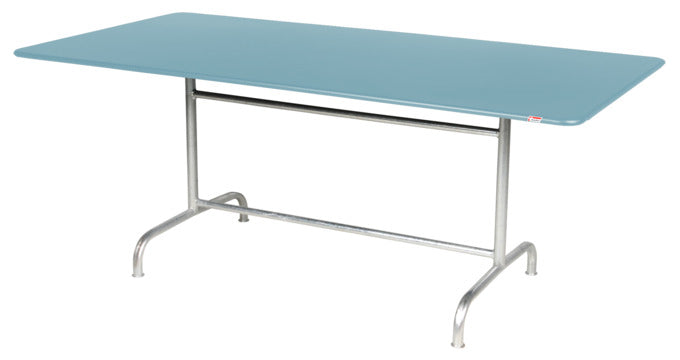 Tisch Rigi 180 x 80 in Pastellblau / Feuerverzinkt präsentiert im Onlineshop von KAQTU Design AG. Gartentisch ist von Schaffner