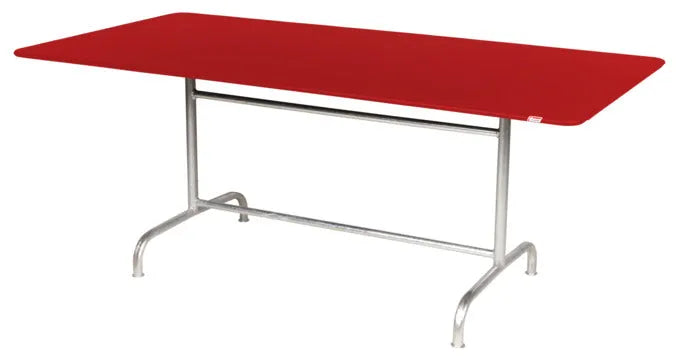 Tisch Rigi 240 x 90 in Rot / Feuerverzinkt präsentiert im Onlineshop von KAQTU Design AG. Gartentisch ist von Schaffner