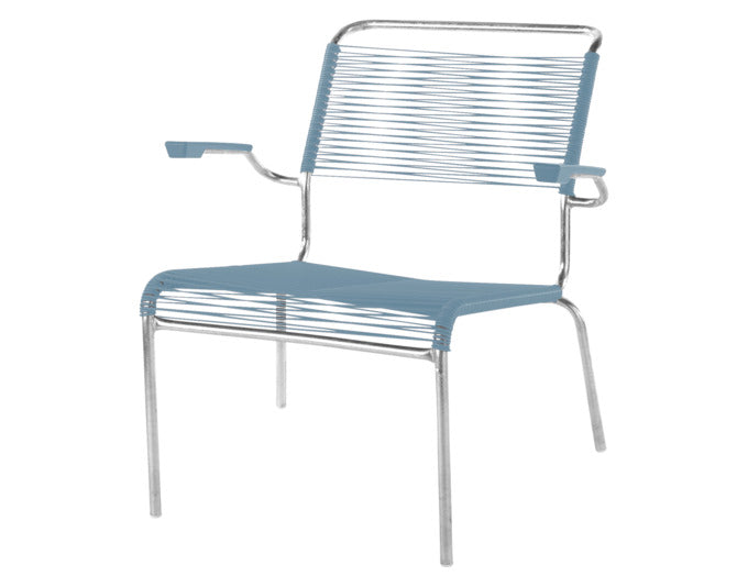 Säntis Lounger Spaghetti mit Armlehne in Pastellblau / Feuerverzinkt präsentiert im Onlineshop von KAQTU Design AG. Outdoor-Sessel ist von Schaffner