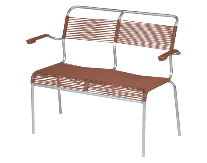 Spaghetti-Bank Säntis 2er mit Armlehne in Pastellterracotta / Feuerverzinkt präsentiert im Onlineshop von KAQTU Design AG. Gartenbank ist von Schaffner