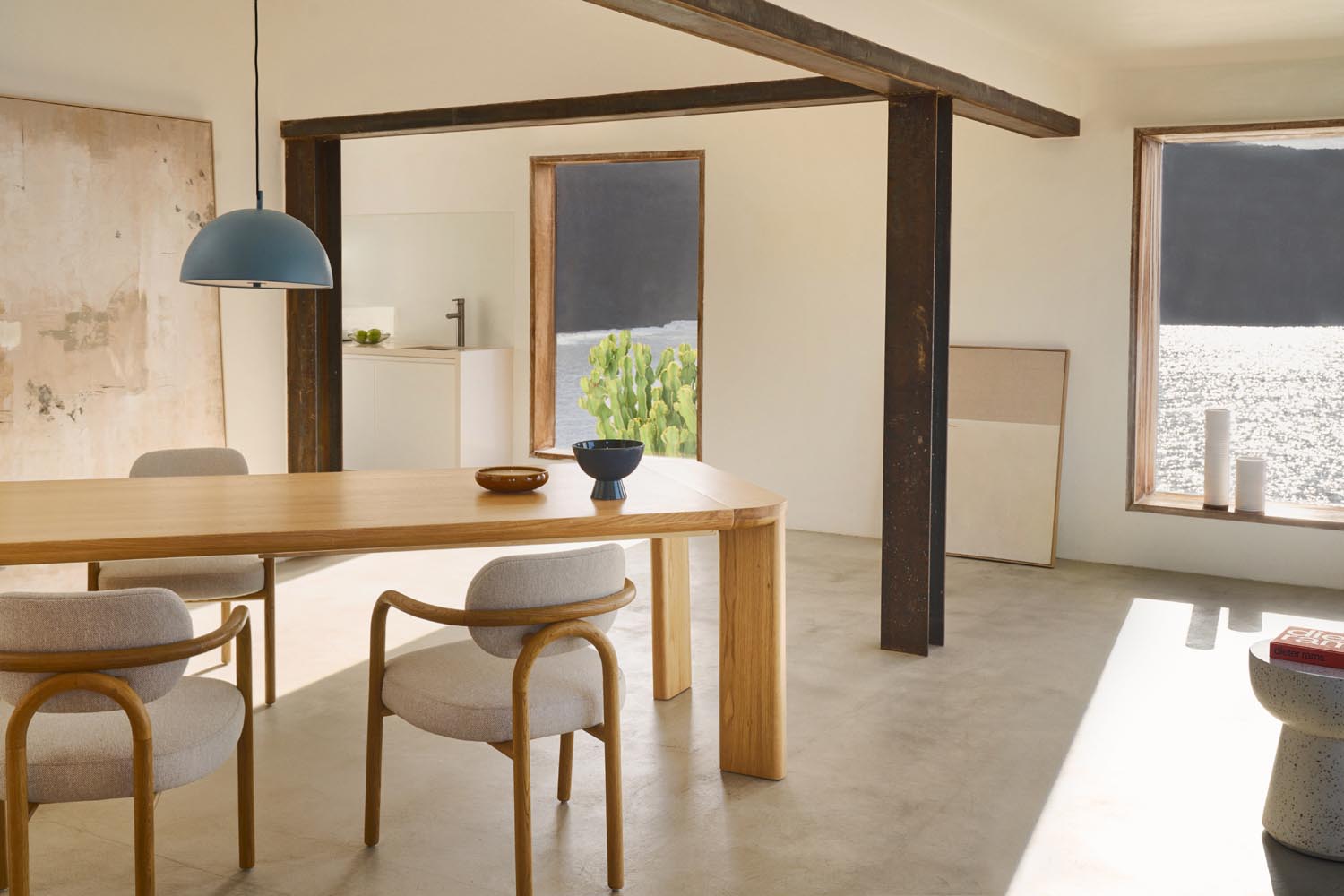 Jondal Ausziehtisch aus Massivholz und Eichenfurnier FSC 100% 240 (320) x 100 cm in Braun präsentiert im Onlineshop von KAQTU Design AG. Esstisch ist von Kave Home