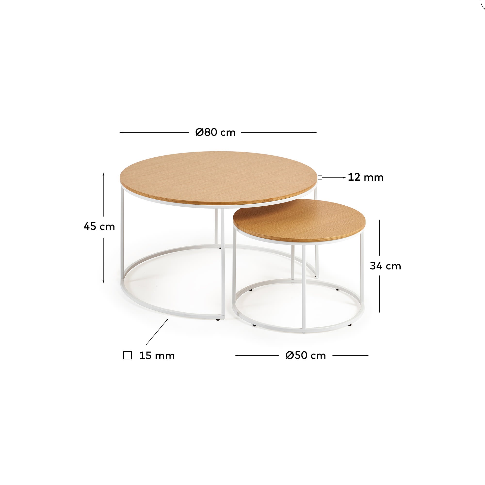 Yoana Set aus 2 Satzbeistelltischen aus Eichenfurnier und weissem Metall Ø 80 cm/Ø 50 cm in Mehrfarbig präsentiert im Onlineshop von KAQTU Design AG. Beistelltisch ist von Kave Home