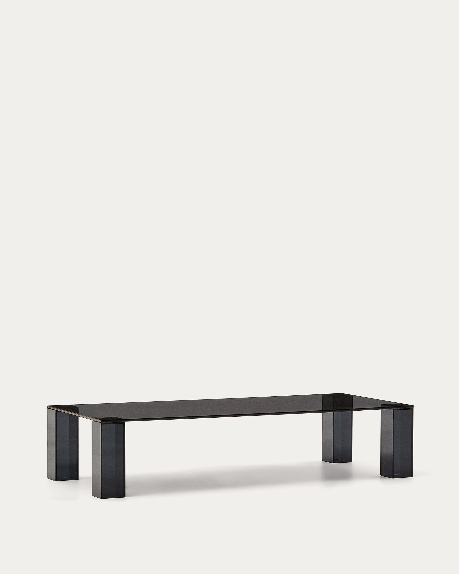 Couchtisch Adularia aus dunkelgrauem gehärtetem Glas 140 x 60 cm in Schwarz präsentiert im Onlineshop von KAQTU Design AG. Beistelltisch ist von Kave Home