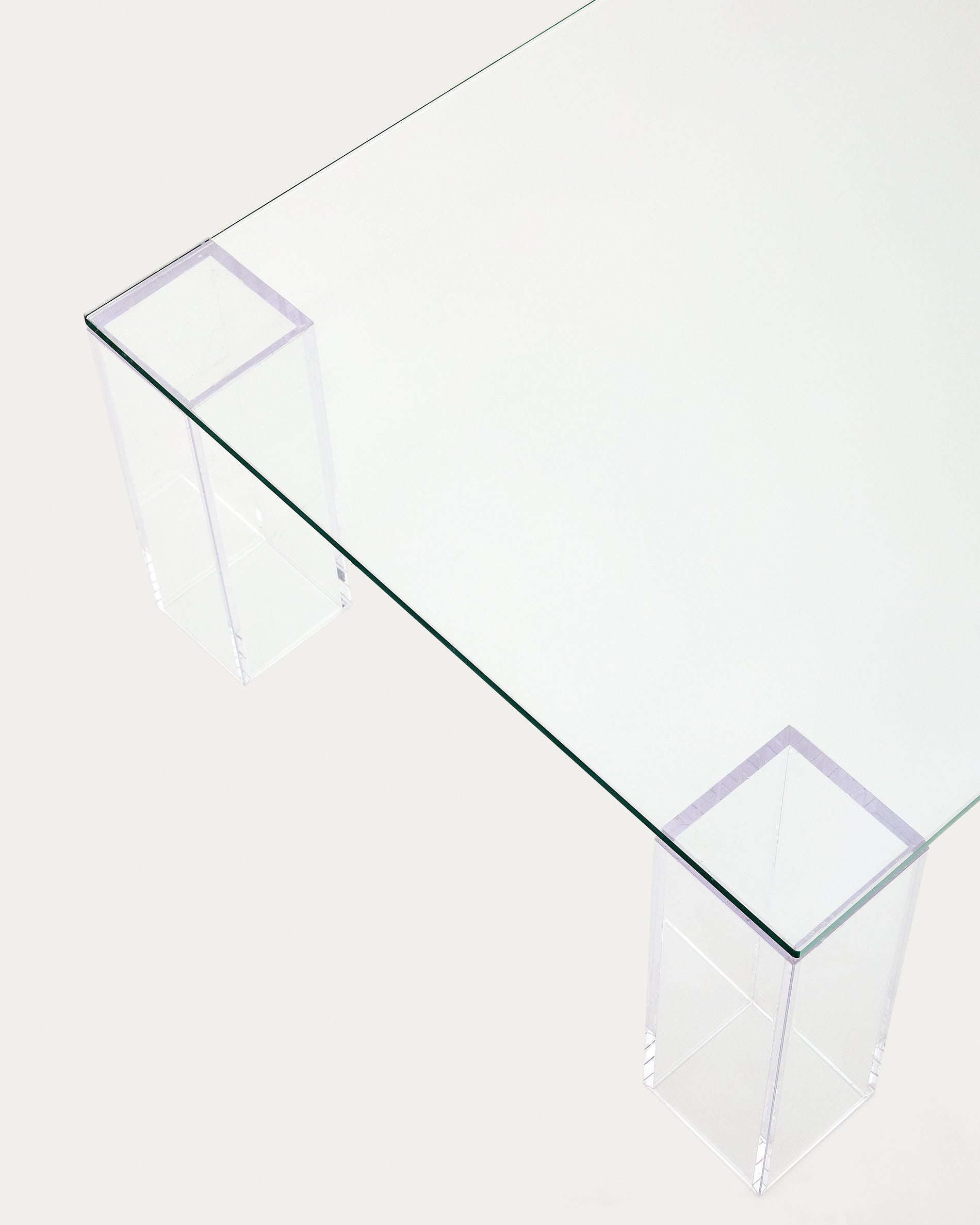 Couchtisch Adularia aus transparentem gehärtetem Glas 140 x 60 cm in Klar präsentiert im Onlineshop von KAQTU Design AG. Beistelltisch ist von Kave Home