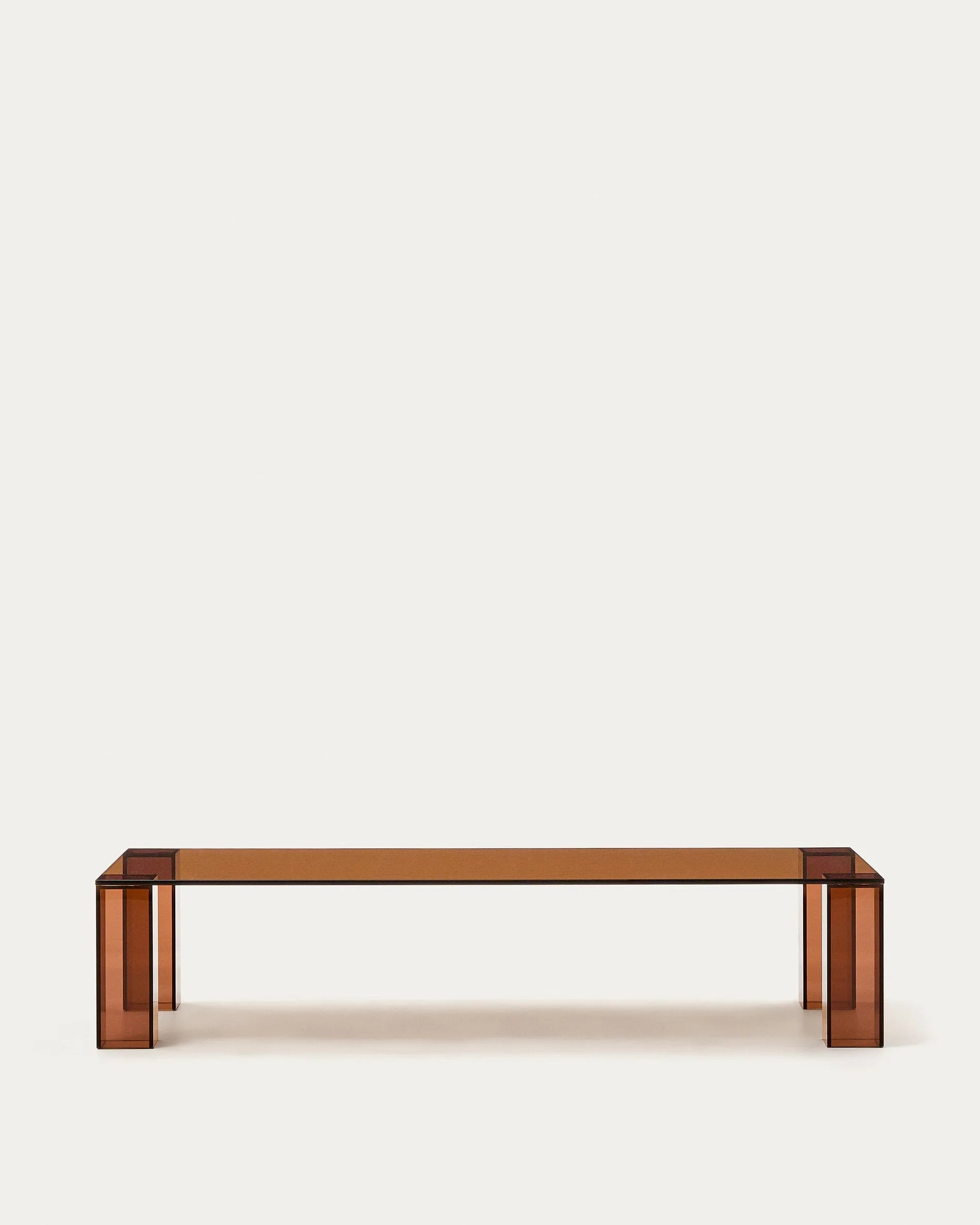 Eleganter, minimalistischer Couchtisch aus braunem Glas, 140x60 cm, ideal für moderne Wohnräume. Robust und stilvoll.