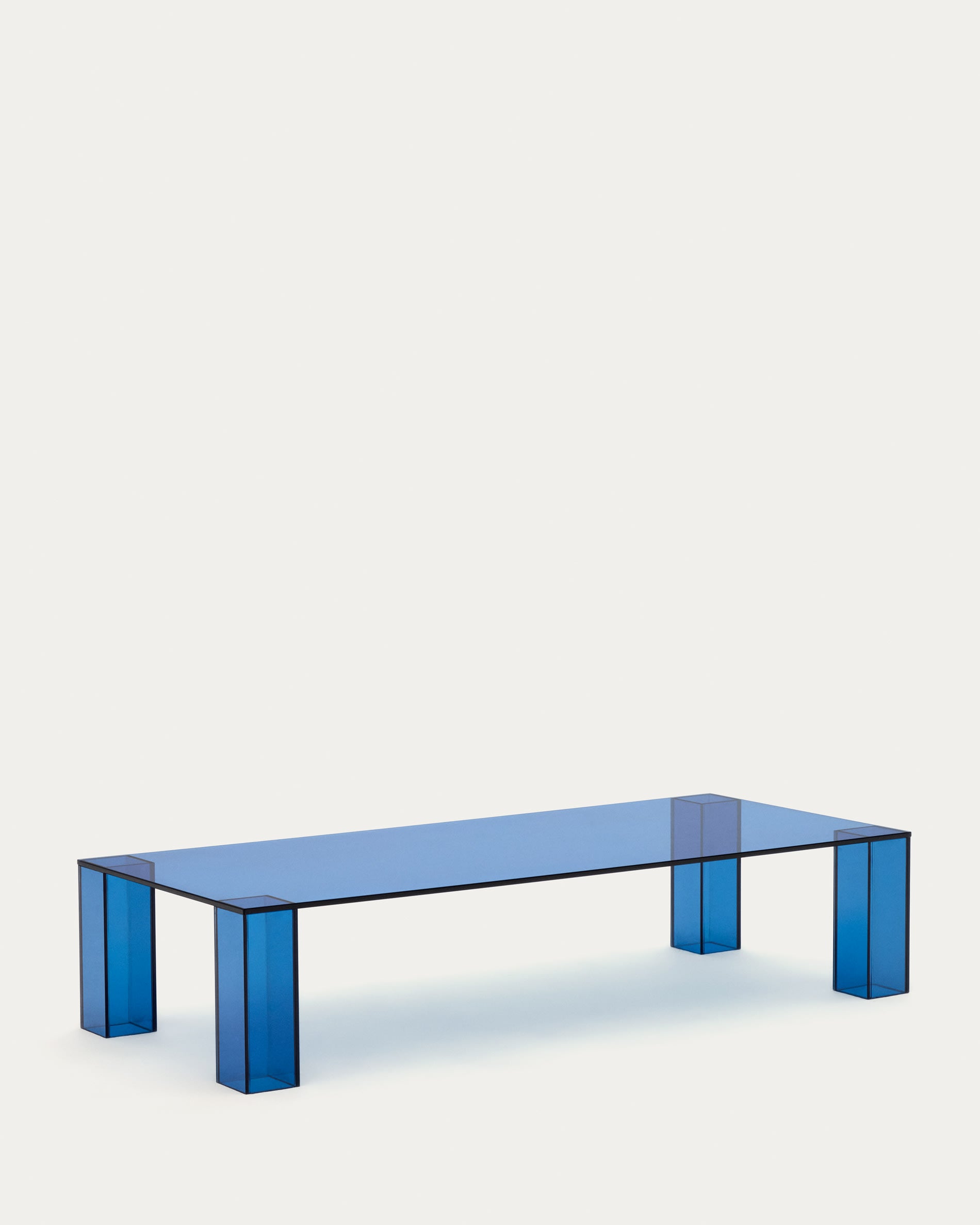 Couchtisch Adularia aus gehärtetem Glas in Blau 140 x 60 cm in Blau präsentiert im Onlineshop von KAQTU Design AG. Beistelltisch ist von Kave Home