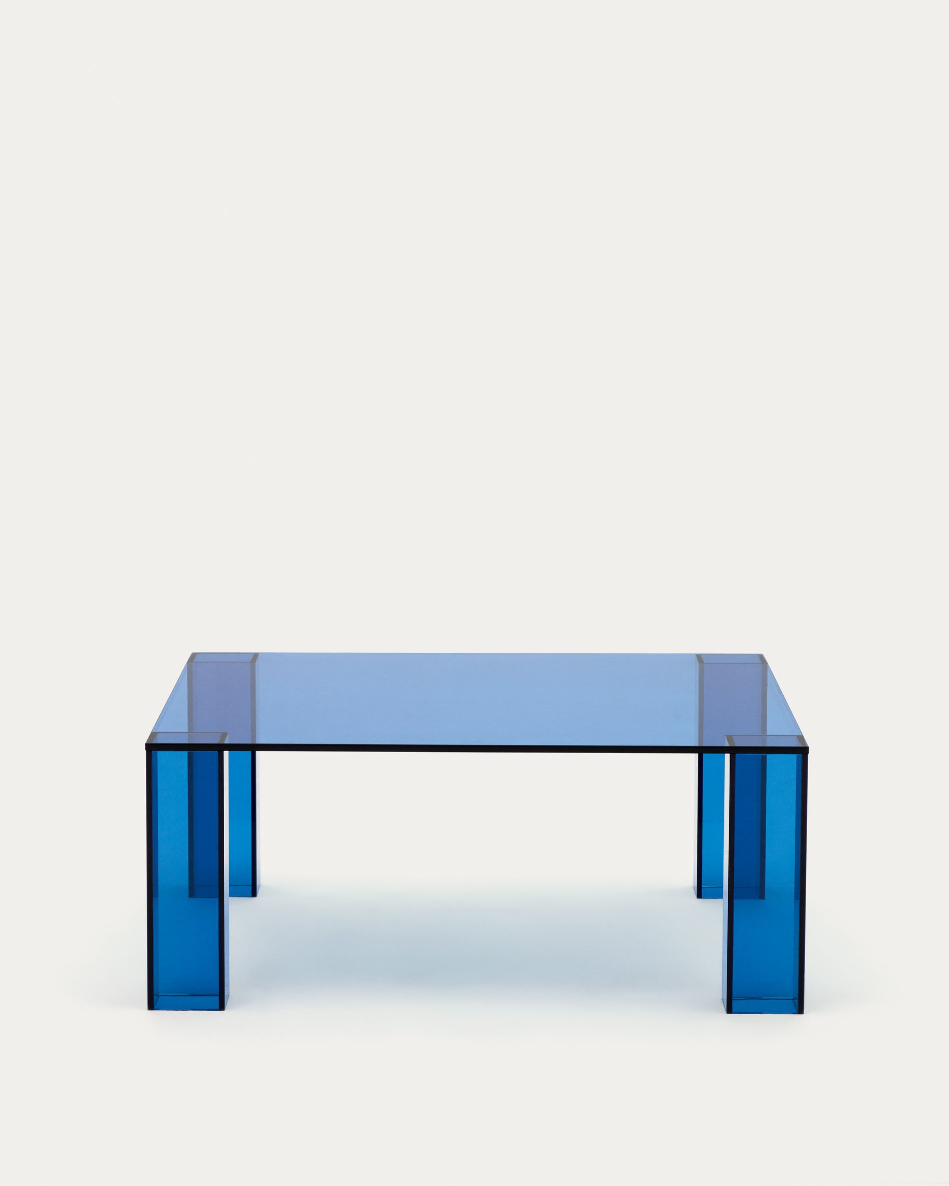 Beistelltisch Adularia aus  gehärtetem Glas in Blau 85 x 85 cm in Blau präsentiert im Onlineshop von KAQTU Design AG. Beistelltisch ist von Kave Home