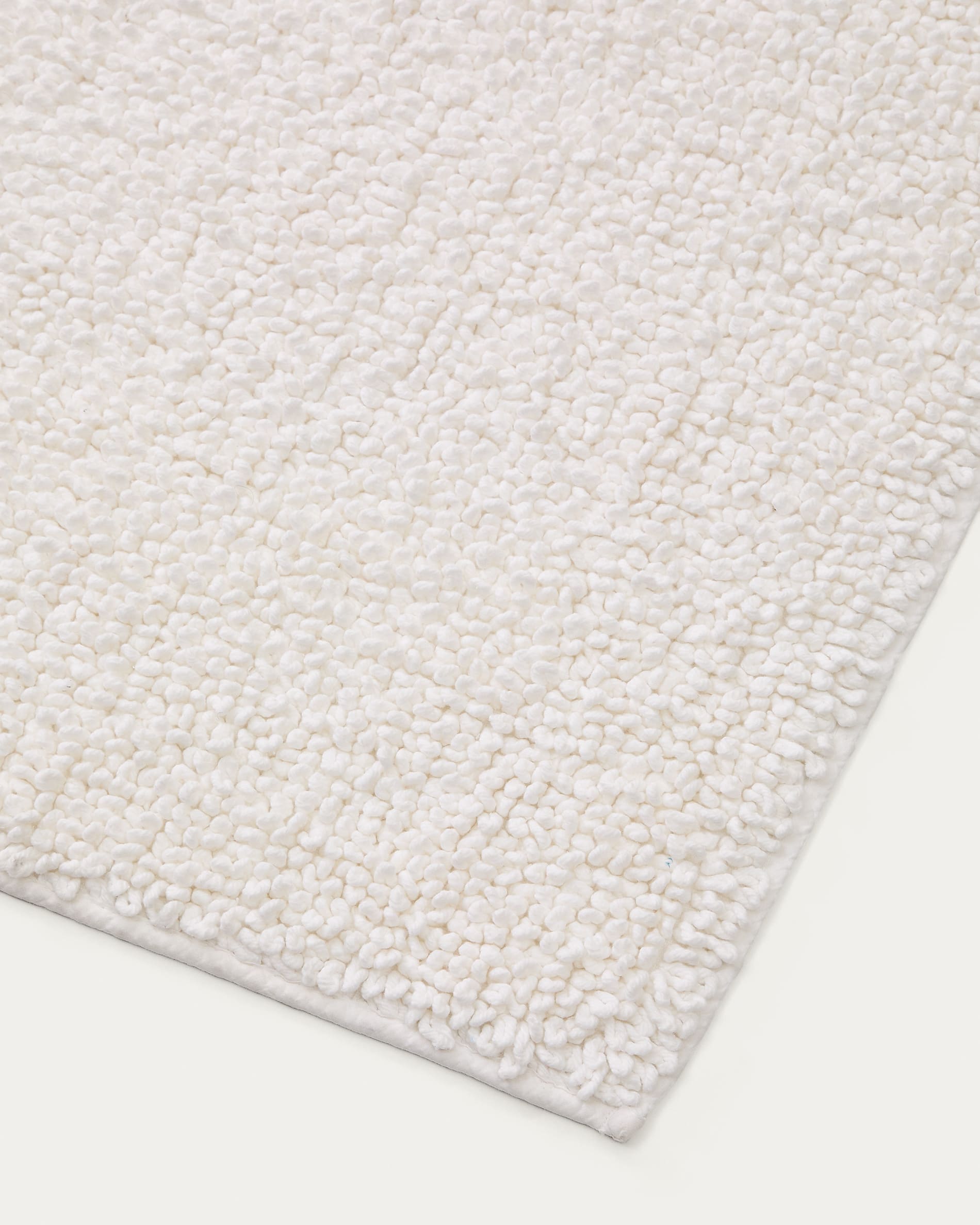 Badematte Uvite 100% Baumwolle weiss 50 x 70 cm in Weiß präsentiert im Onlineshop von KAQTU Design AG. Badzubehör ist von Kave Home