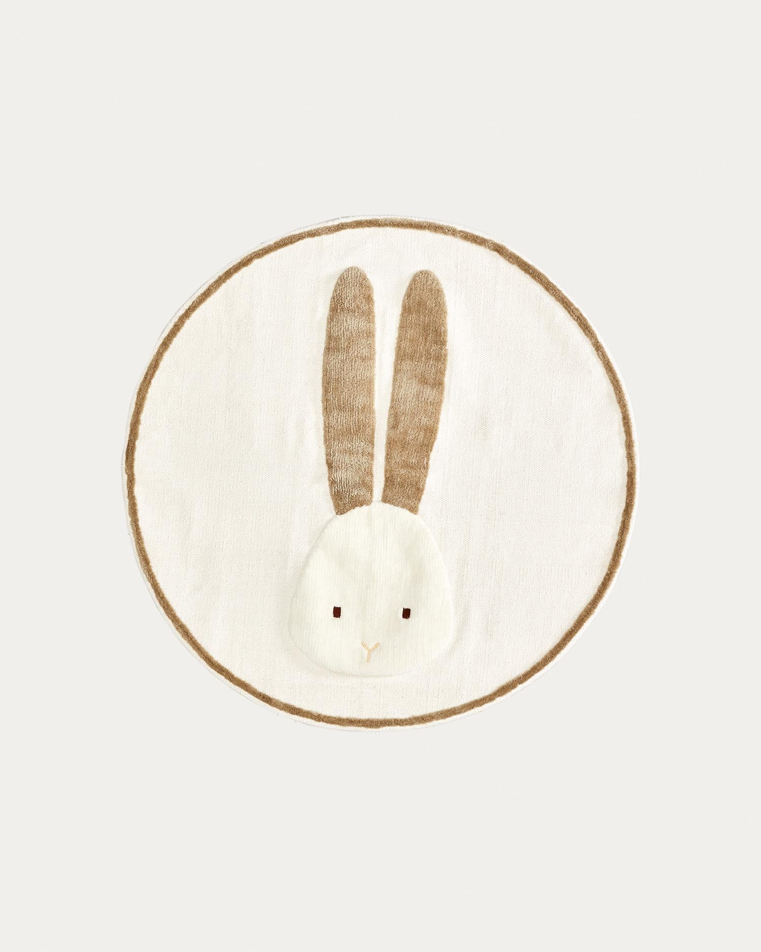 Yanil runder Teppich aus Baumwolle mit Hase beige  Ø 100 cm in Beige präsentiert im Onlineshop von KAQTU Design AG. Teppich ist von Kave Home