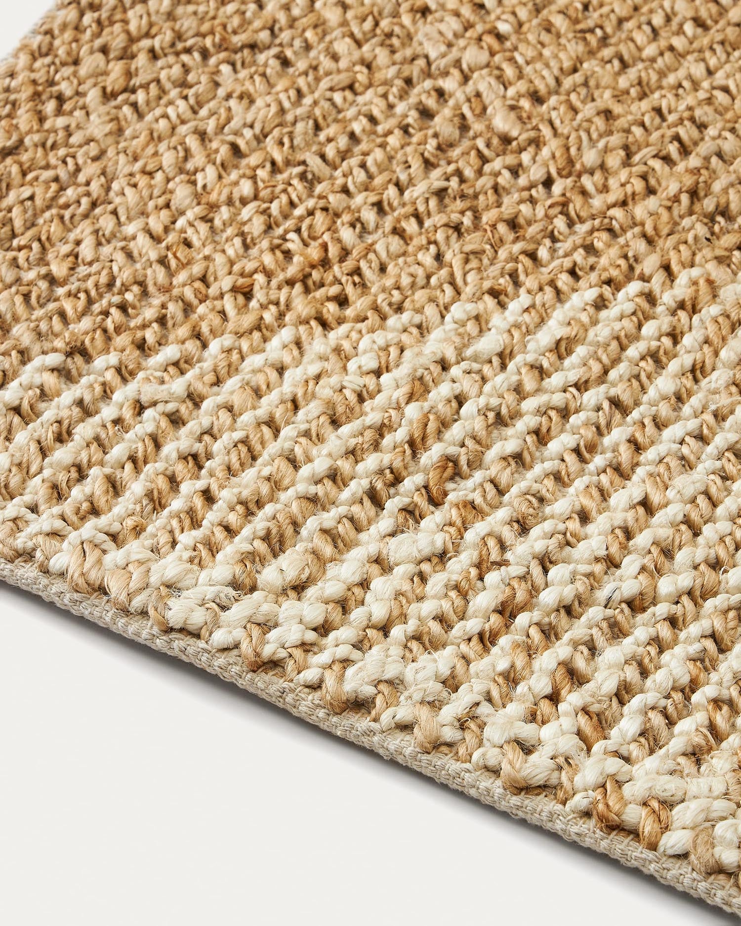 Maelan Teppich aus Jute und Baumwolle kariert natur 160 x 230 cm in Braun präsentiert im Onlineshop von KAQTU Design AG. Teppich ist von Kave Home