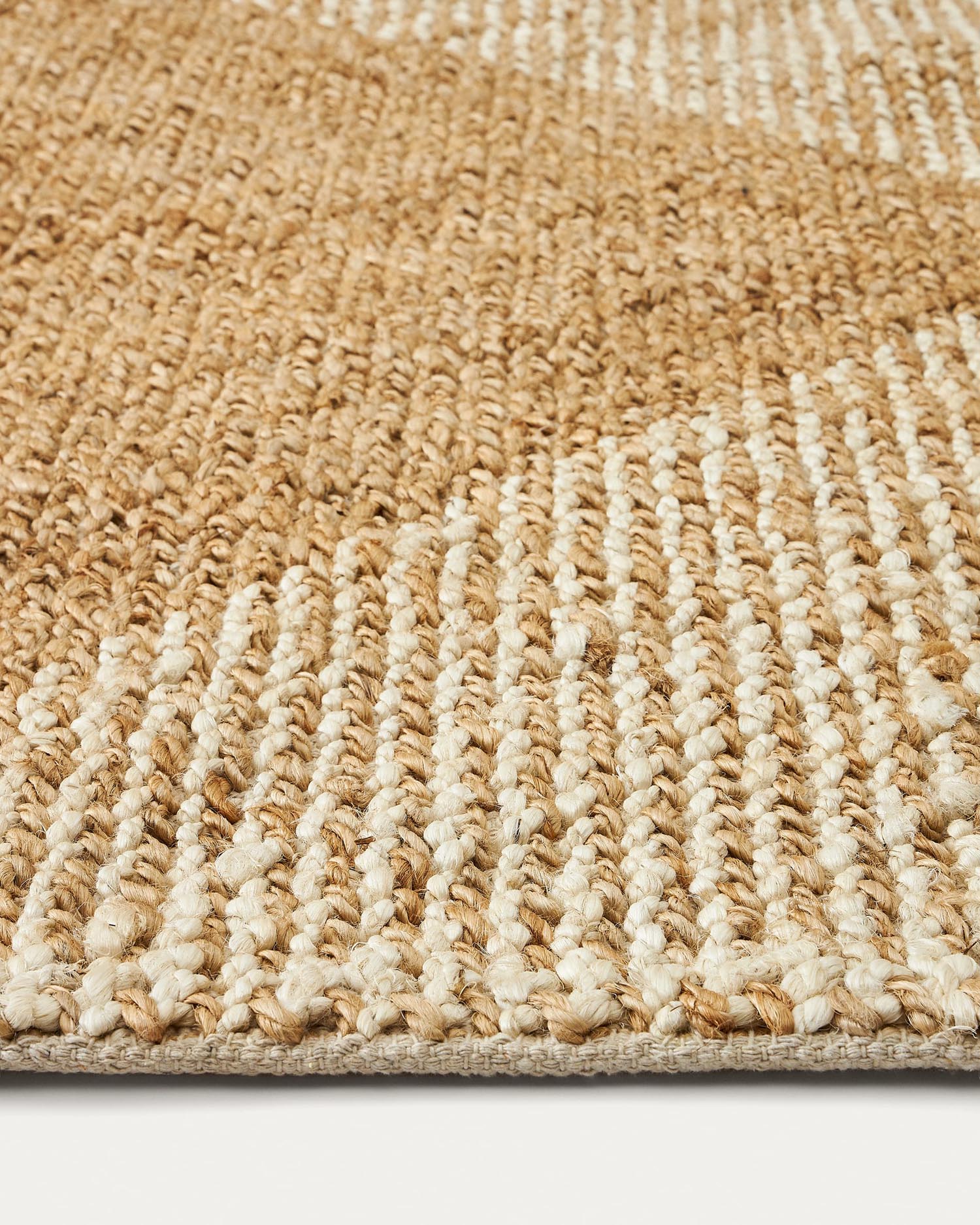 Maelan Teppich aus Jute und Baumwolle kariert natur 160 x 230 cm in Braun präsentiert im Onlineshop von KAQTU Design AG. Teppich ist von Kave Home