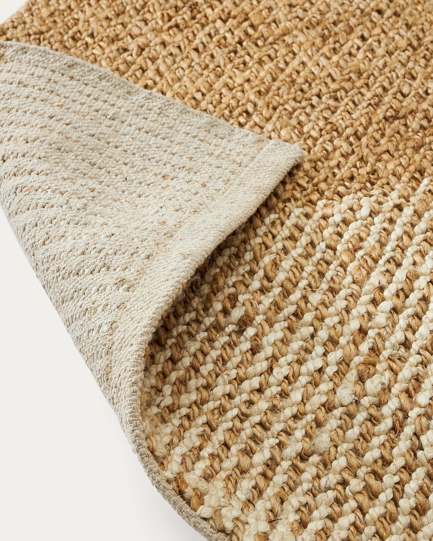 Maelan Teppich aus Jute und Baumwolle kariert natur 160 x 230 cm in Braun präsentiert im Onlineshop von KAQTU Design AG. Teppich ist von Kave Home