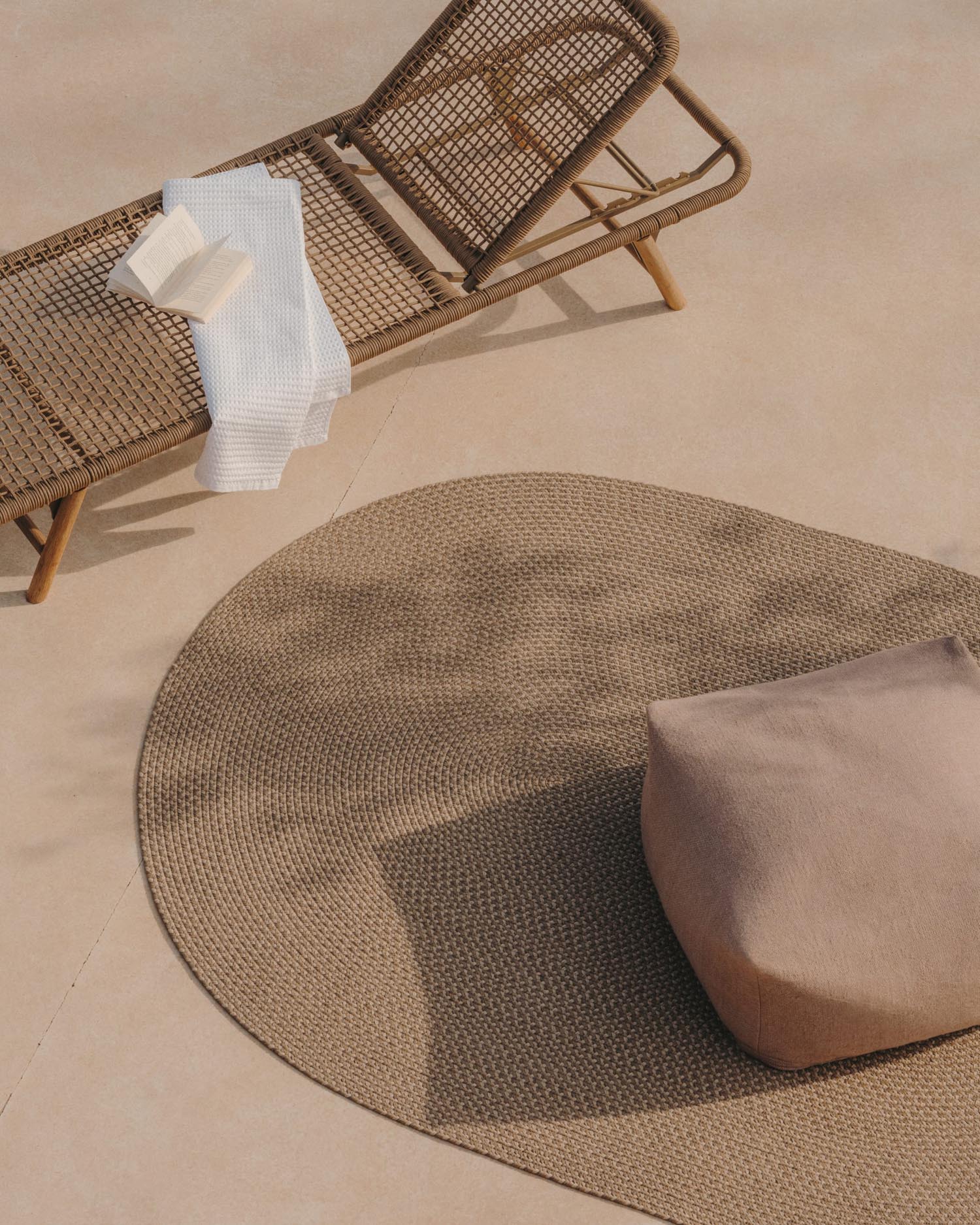 Rodhe Teppich oval 100 % PET beige 160 x 230 cm in Beige präsentiert im Onlineshop von KAQTU Design AG. Outdoor-Teppich ist von Kave Home