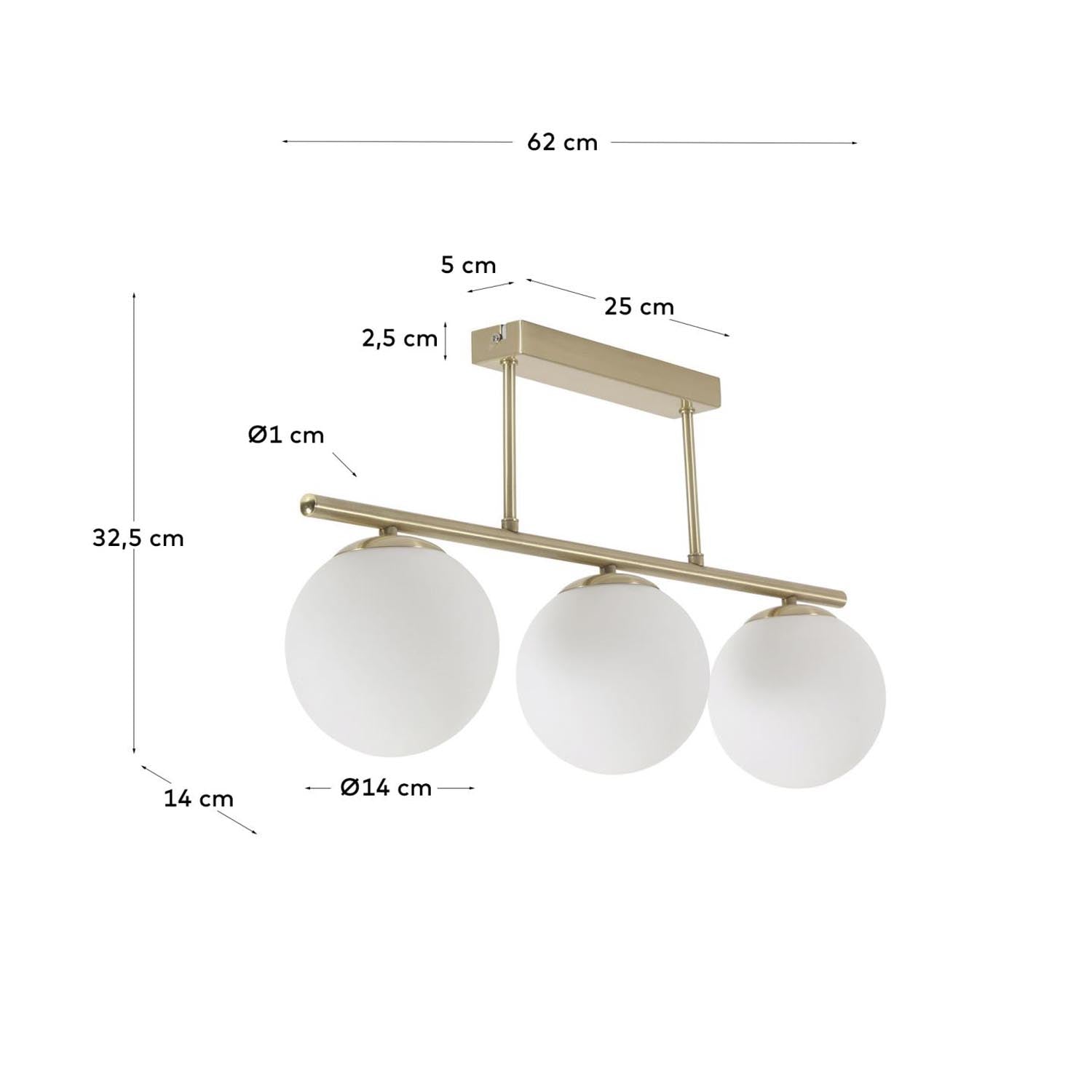 Mahala Deckenlampe mit Stahldetail in Messingausführung mit 3 Milchglaskugeln in Gold, Weiß präsentiert im Onlineshop von KAQTU Design AG. Deckenleuchte ist von Kave Home