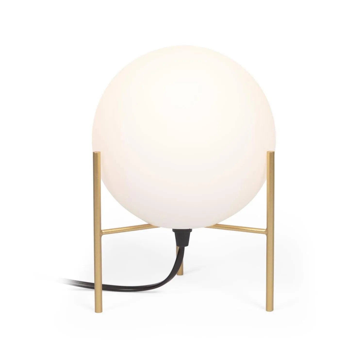 Seina Tischlampe aus Stahl mit Messing-Finish in Gold, Weiß präsentiert im Onlineshop von KAQTU Design AG. Tischleuchte ist von Kave Home