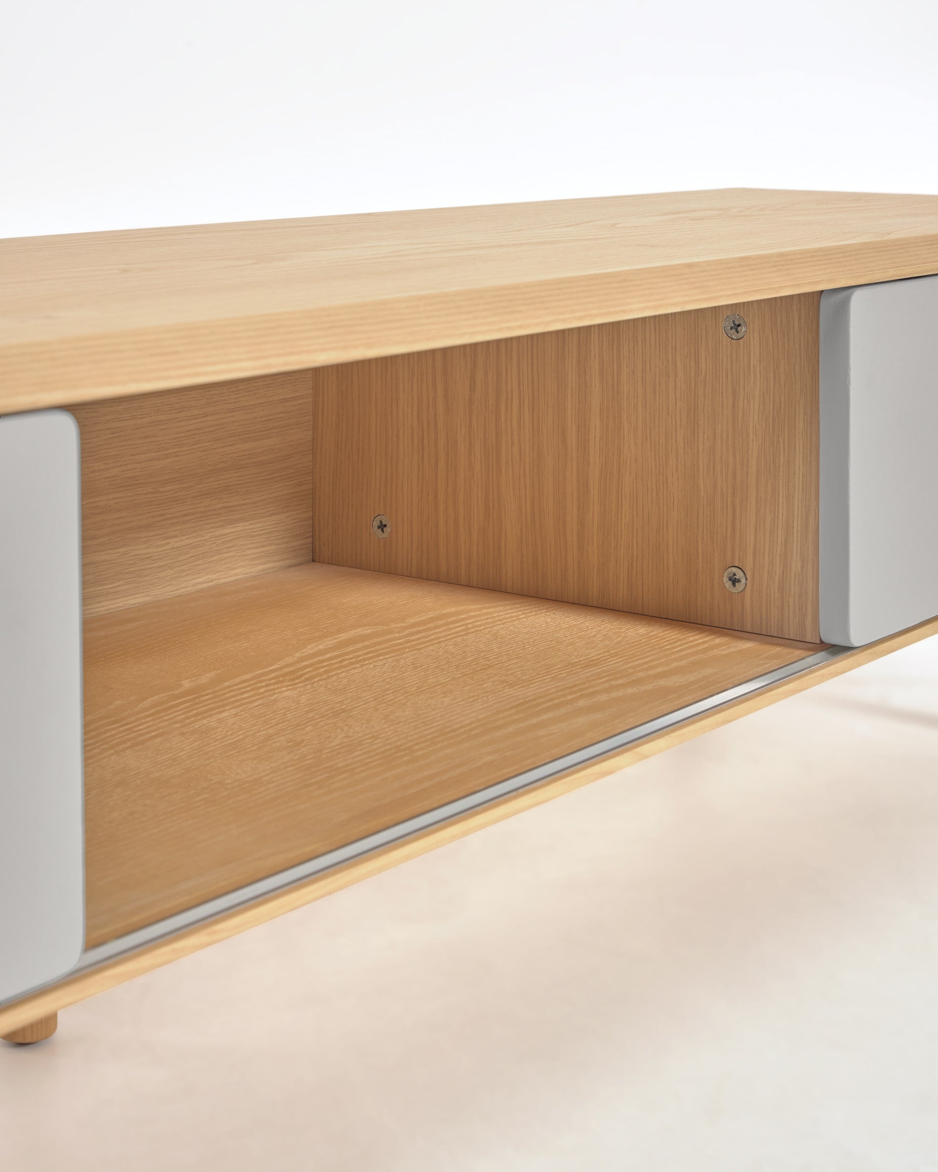 Anielle TV-Schrank 2 Türen massive Esche und Furnier 180 x 41 cm in Mehrfarbig präsentiert im Onlineshop von KAQTU Design AG. Sideboard ist von Kave Home