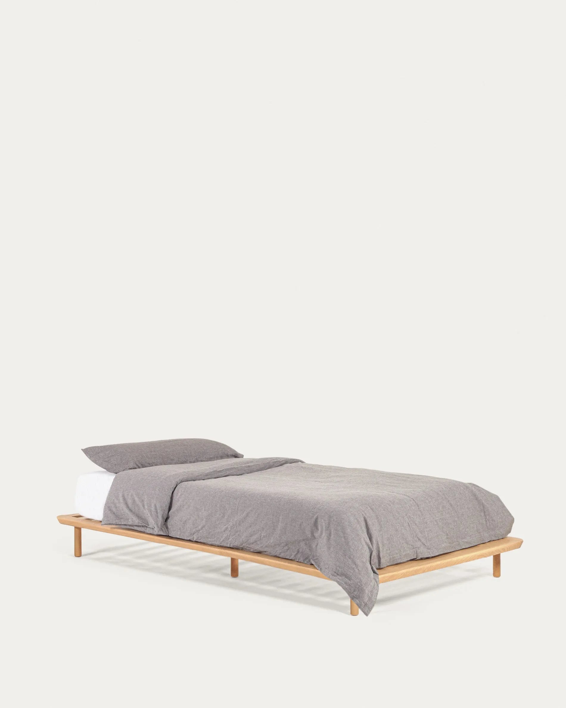 Elegantes, modernes Anielle Bett aus massiver Esche, 90x200 cm, robust und zeitlos, ideal für stilvolle Schlafzimmer.