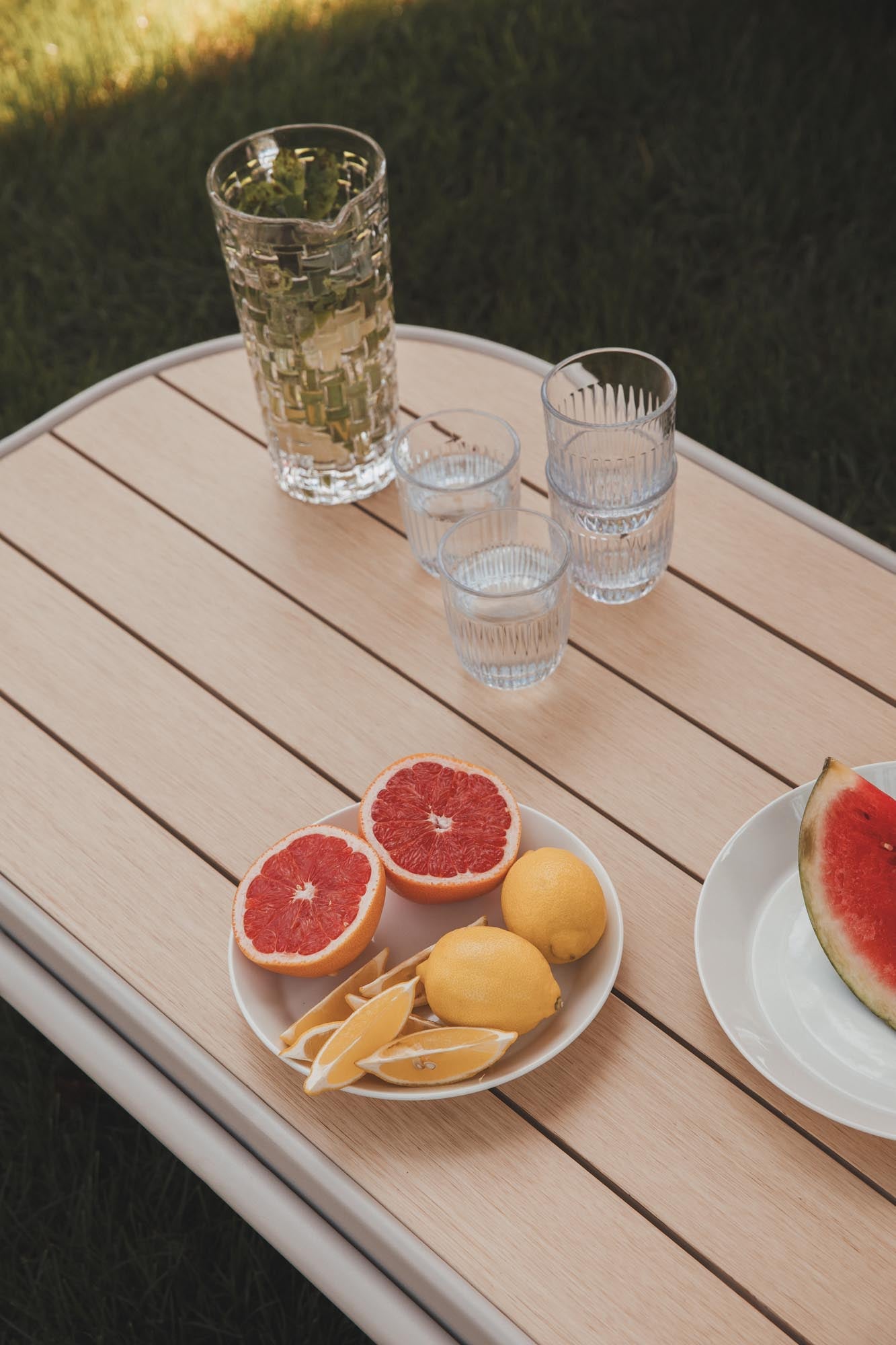 Vista Outdoor Loungetisch in  präsentiert im Onlineshop von KAQTU Design AG. Loungeset ist von Zuiver