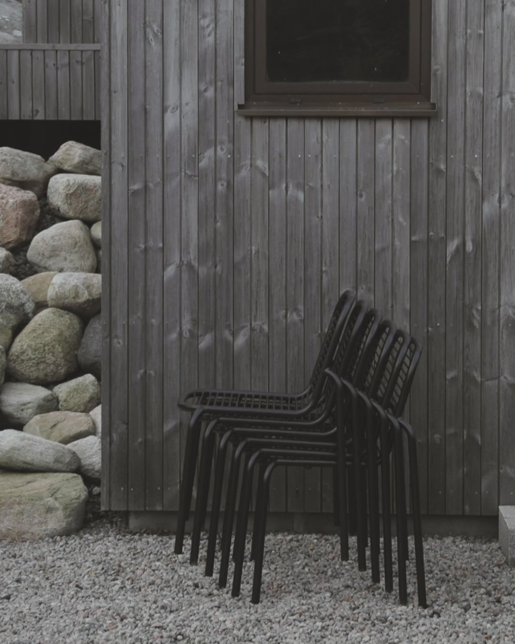 Vig Stuhl in Schwarz präsentiert im Onlineshop von KAQTU Design AG. Gartenstuhl ist von Normann Copenhagen