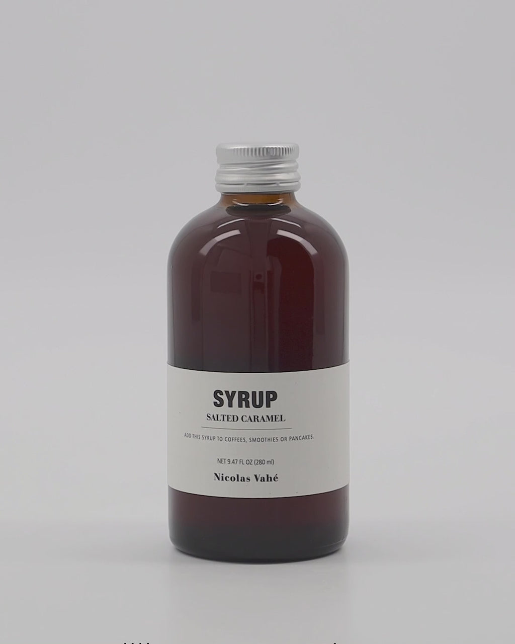 Salzed Karamellsyrup in  präsentiert im Onlineshop von KAQTU Design AG. Lebensmittel ist von Nicolas Vahé