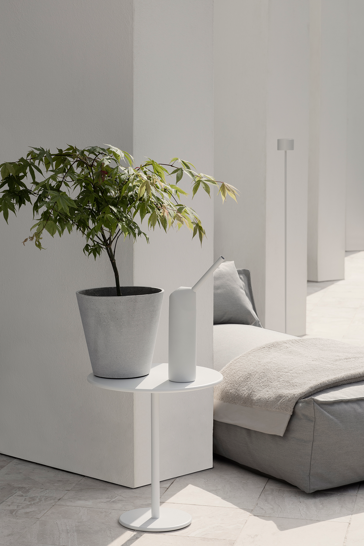 Beistelltisch STAY in white präsentiert im Onlineshop von KAQTU Design AG. Beistelltisch Outdoor ist von e + h Services AG