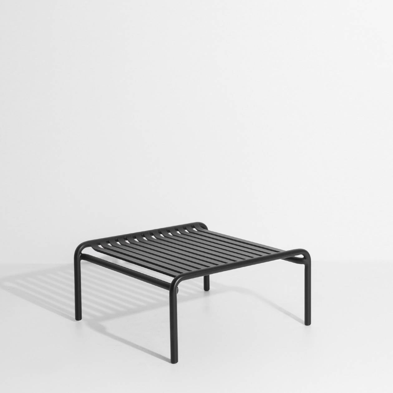 Week-End Coffee Table small in Black präsentiert im Onlineshop von KAQTU Design AG. Beistelltisch Outdoor ist von Petite Friture